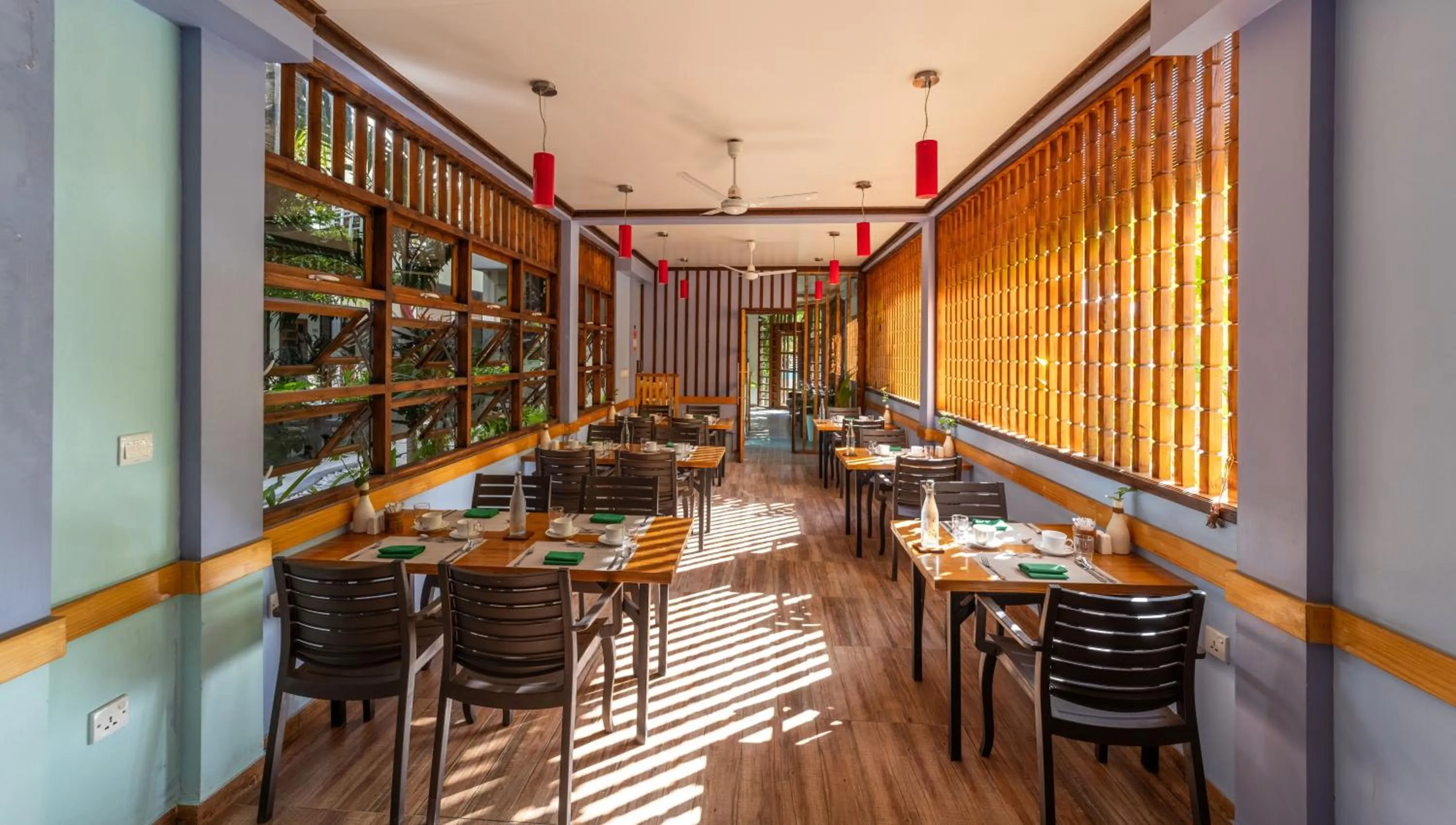 Restaurant/places to eat in Kamadhoo Inn