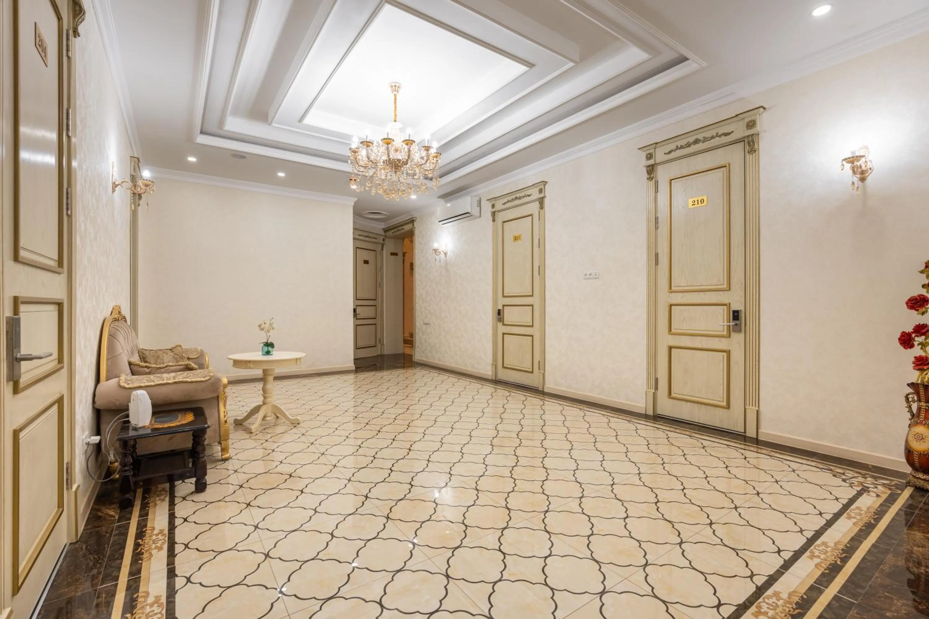 Decorative detail in Shoxjahon Hotel - 600 Mbps Internet