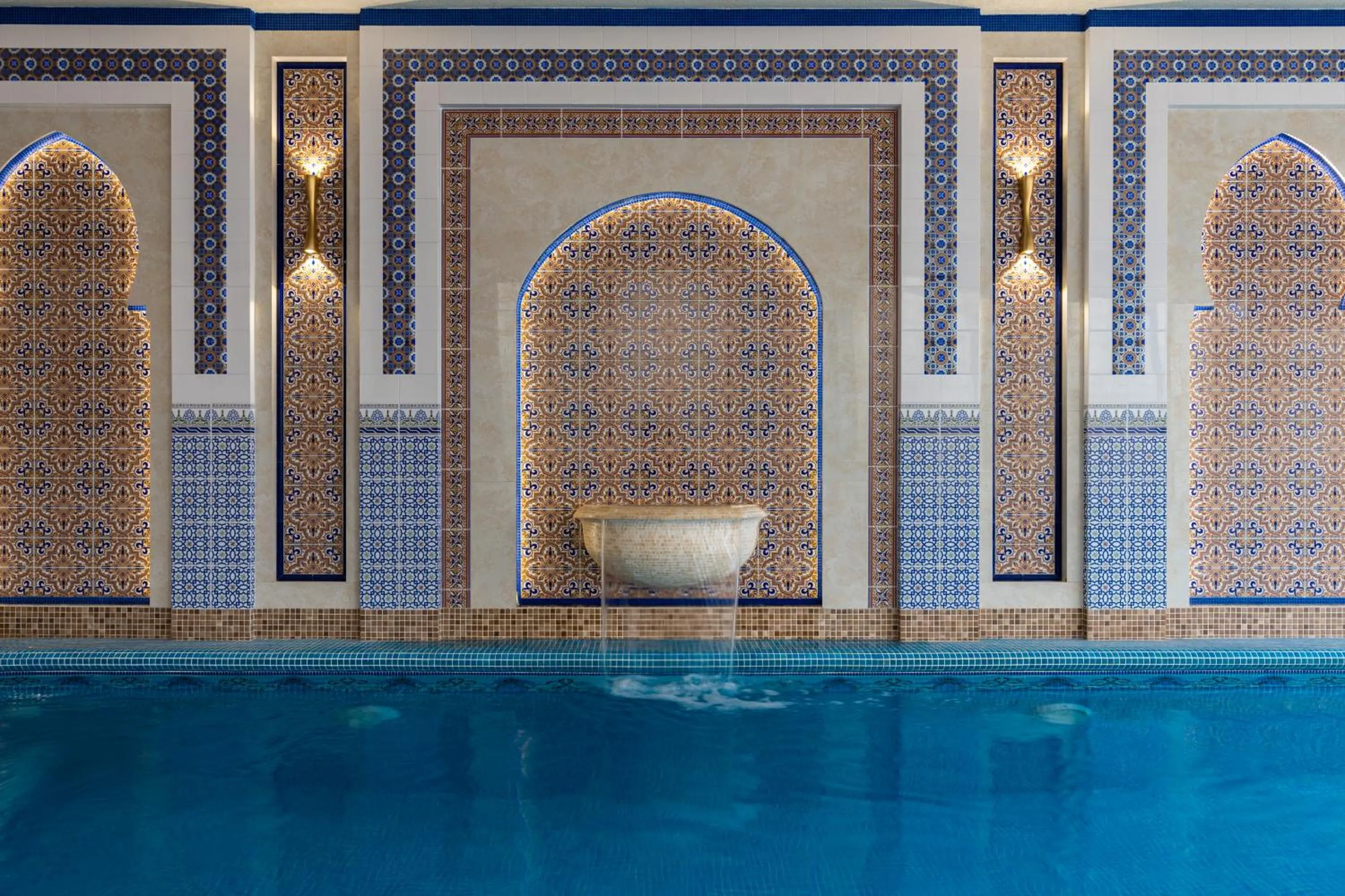 Swimming pool in Shoxjahon Hotel - 600 Mbps Internet