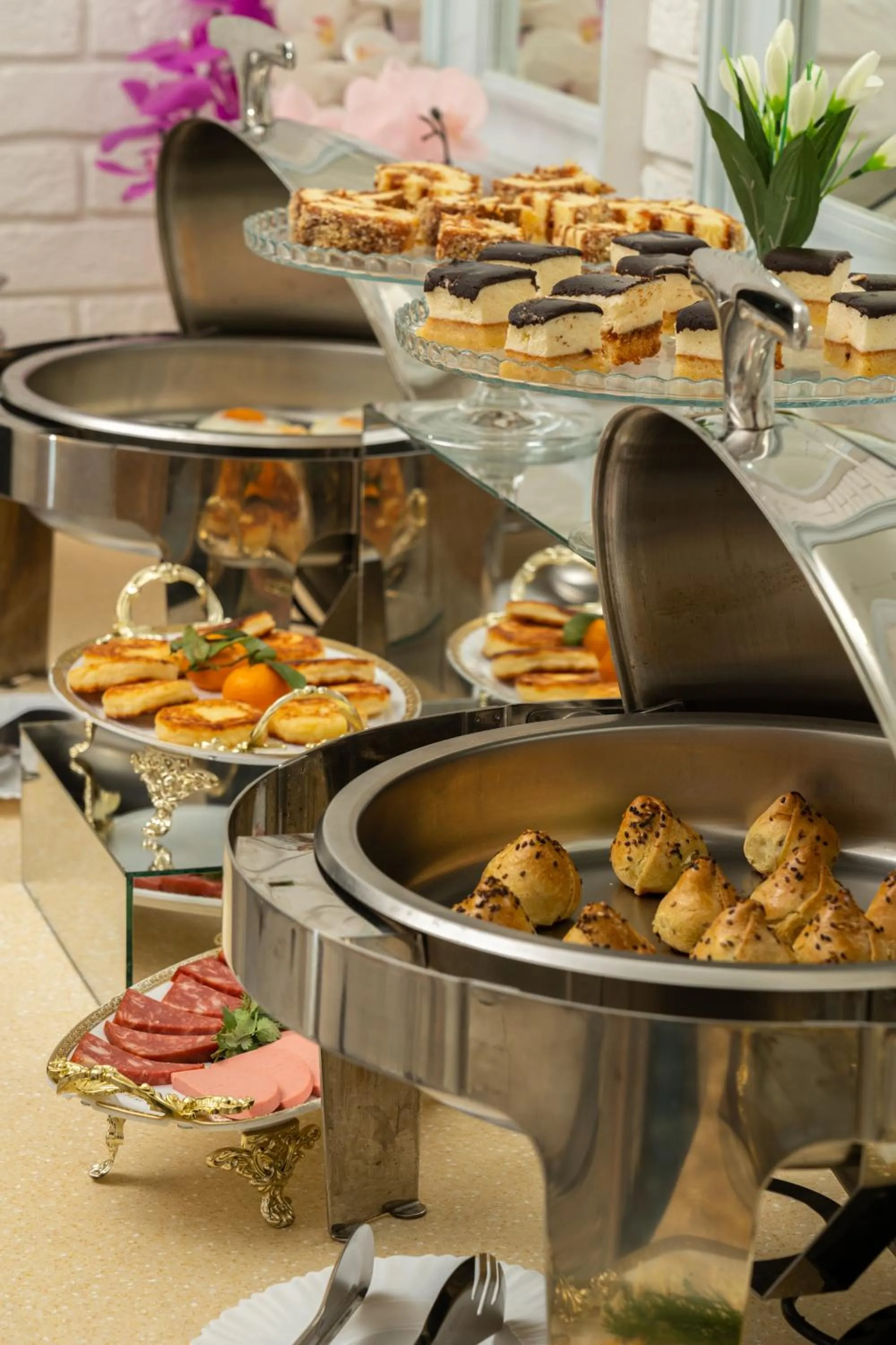 Breakfast in Shoxjahon Hotel - 600 Mbps Internet