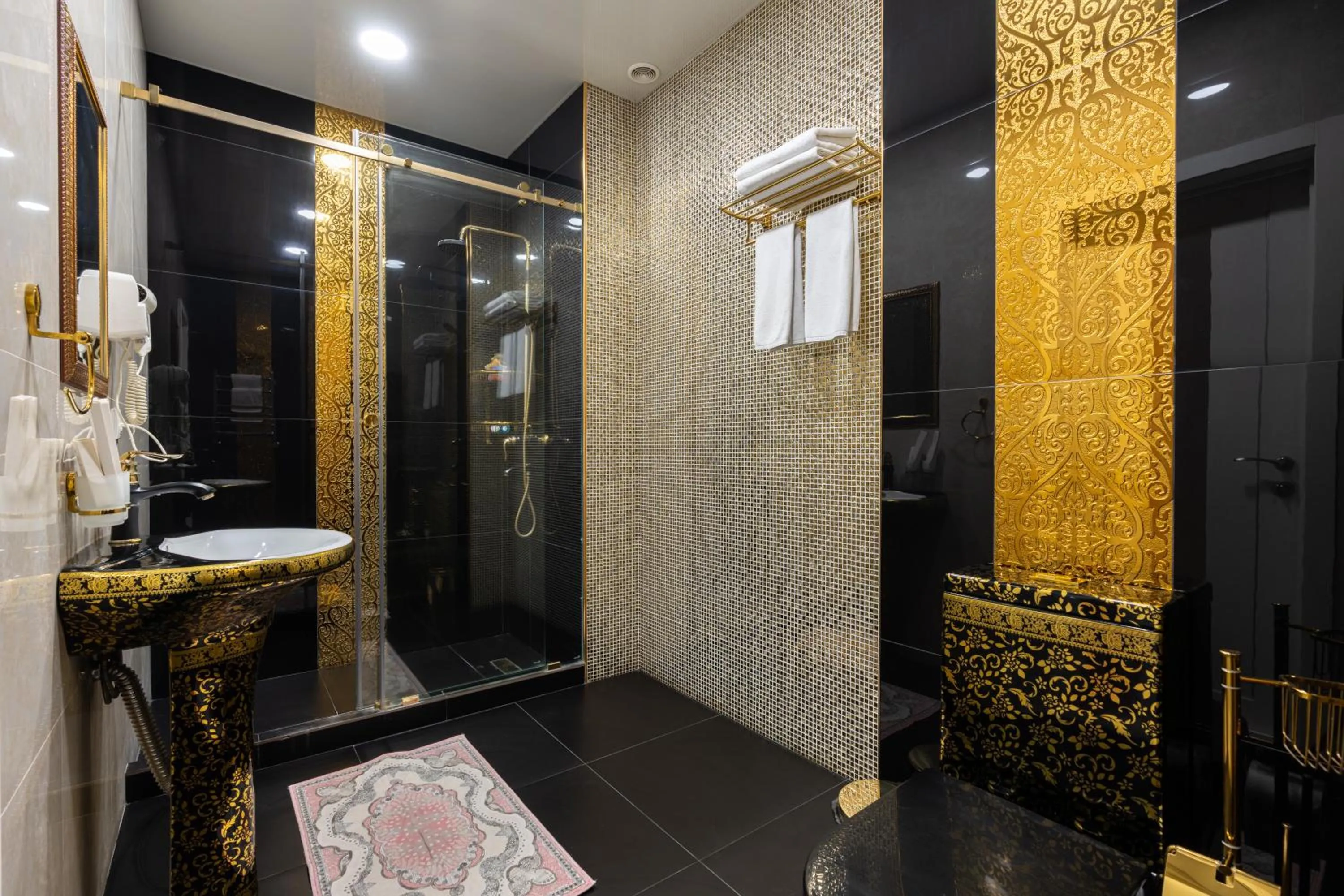 Shower in Shoxjahon Hotel - 600 Mbps Internet