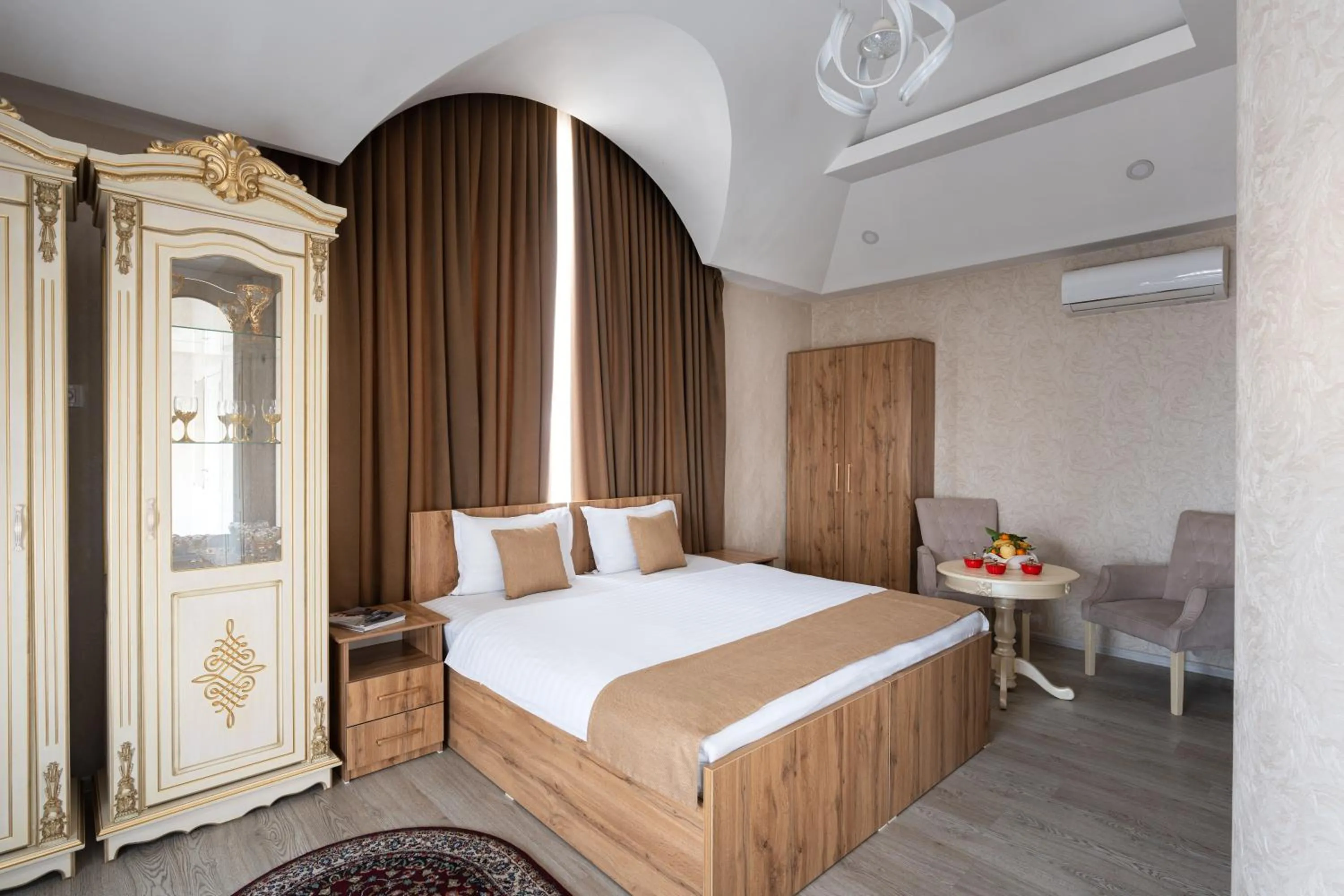 Photo of the whole room, Bed in Shoxjahon Hotel - 600 Mbps Internet