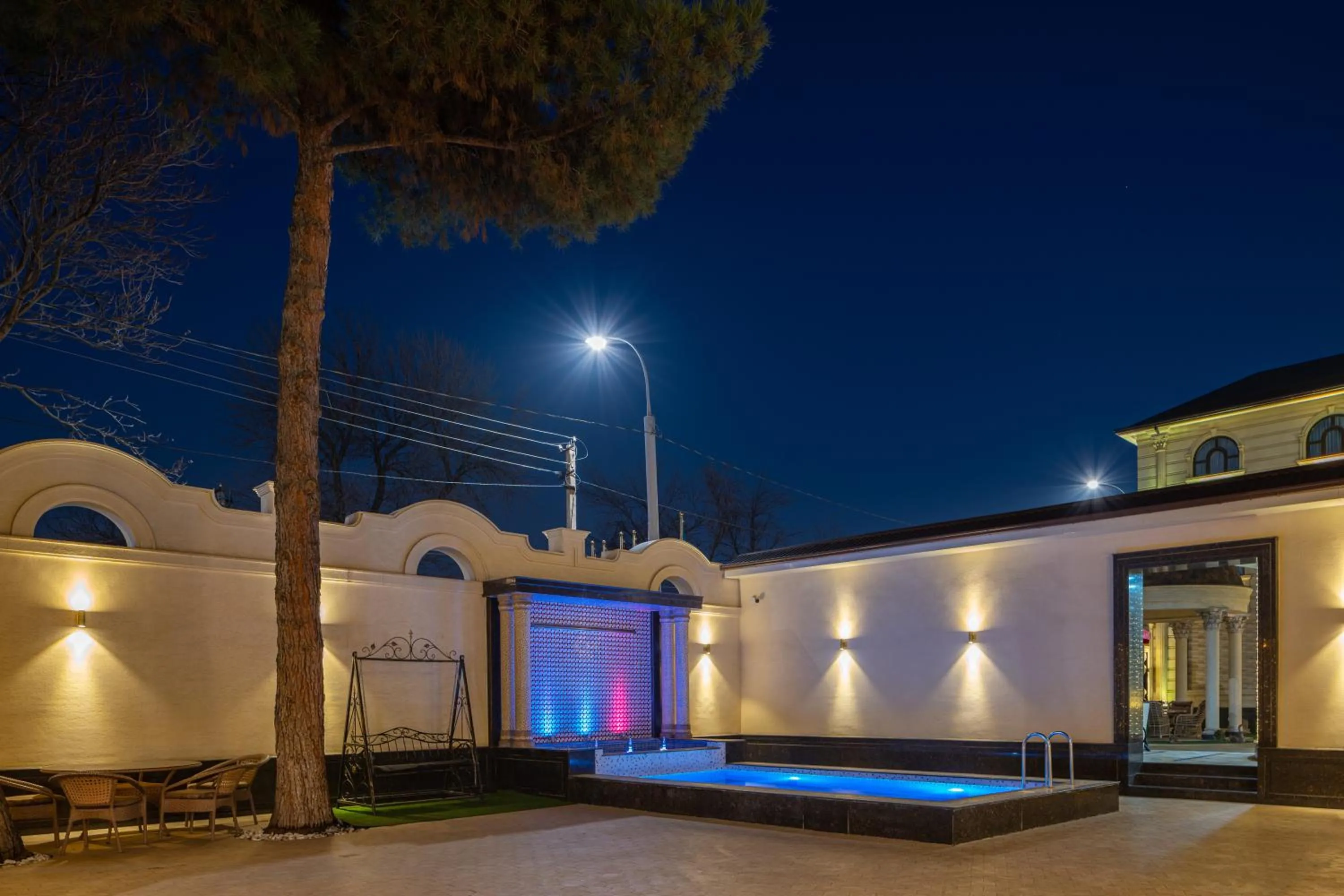 Swimming pool in Shoxjahon Hotel - 600 Mbps Internet