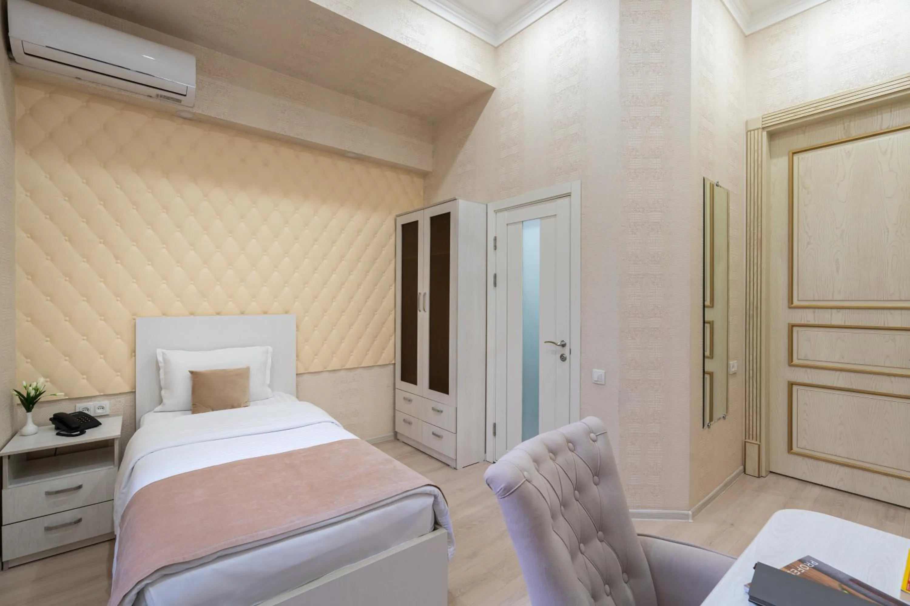 Photo of the whole room, Bed in Shoxjahon Hotel - 600 Mbps Internet