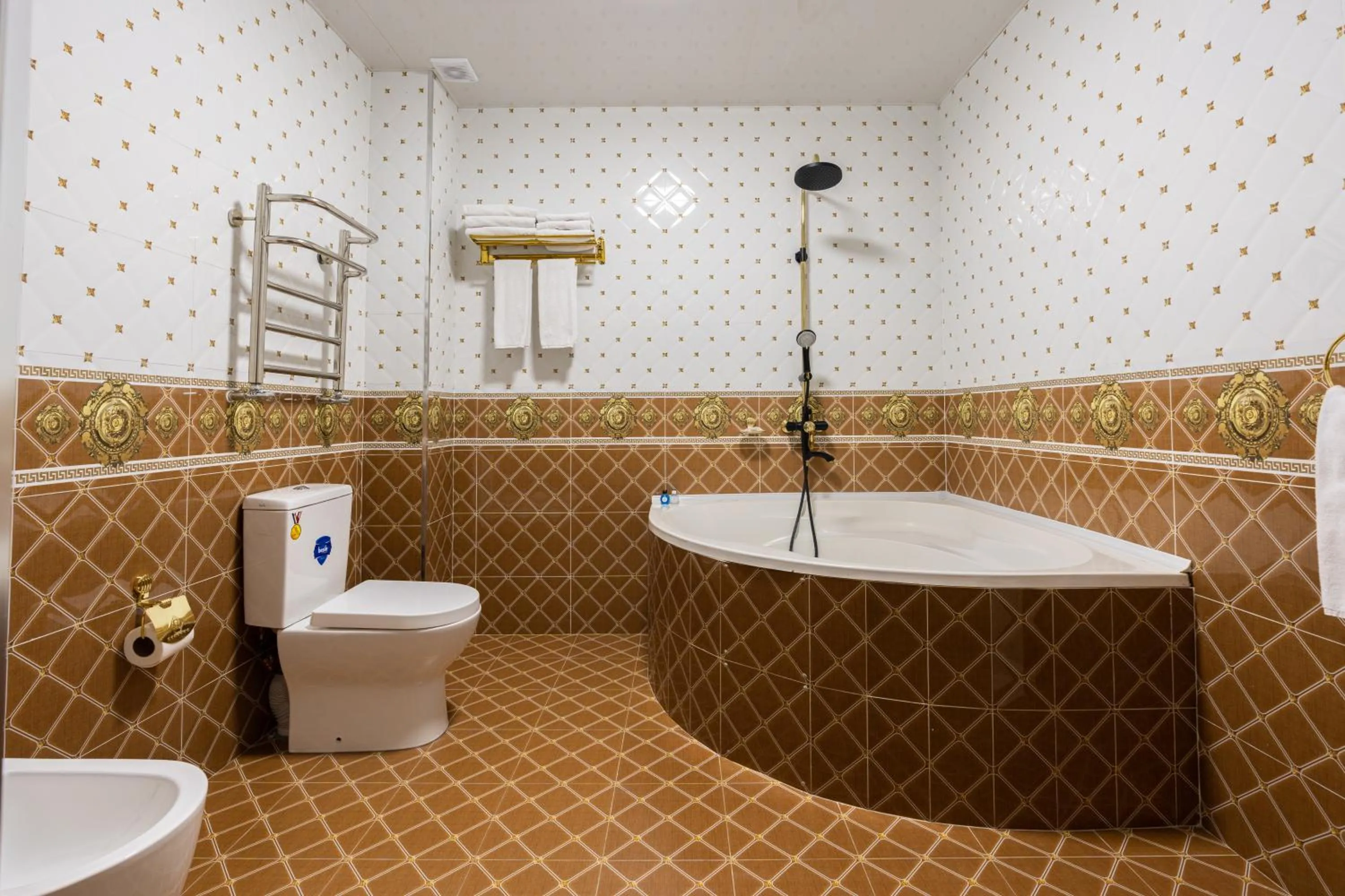 Bath in Shoxjahon Hotel - 600 Mbps Internet