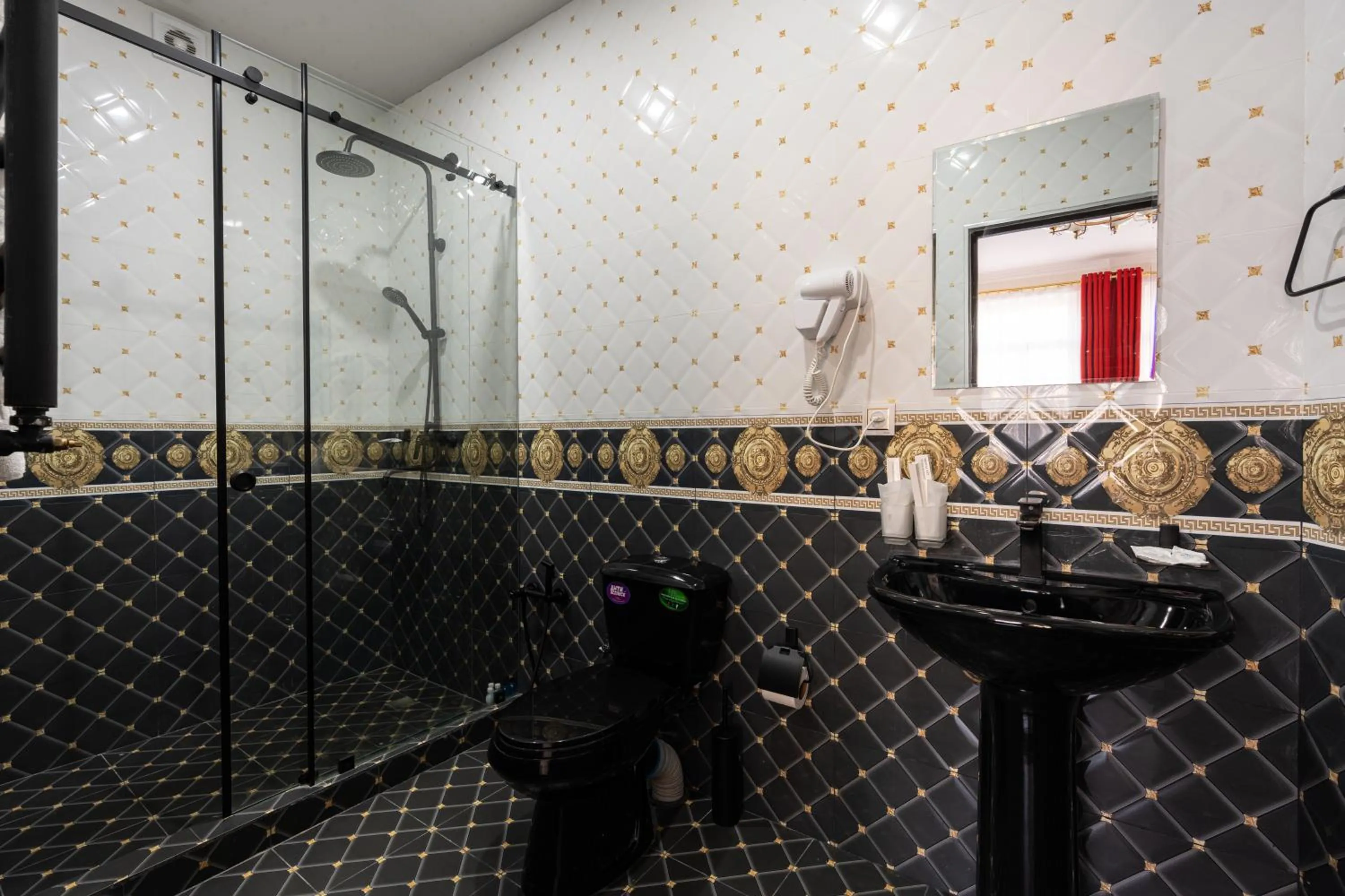 Shower in Shoxjahon Hotel - 600 Mbps Internet