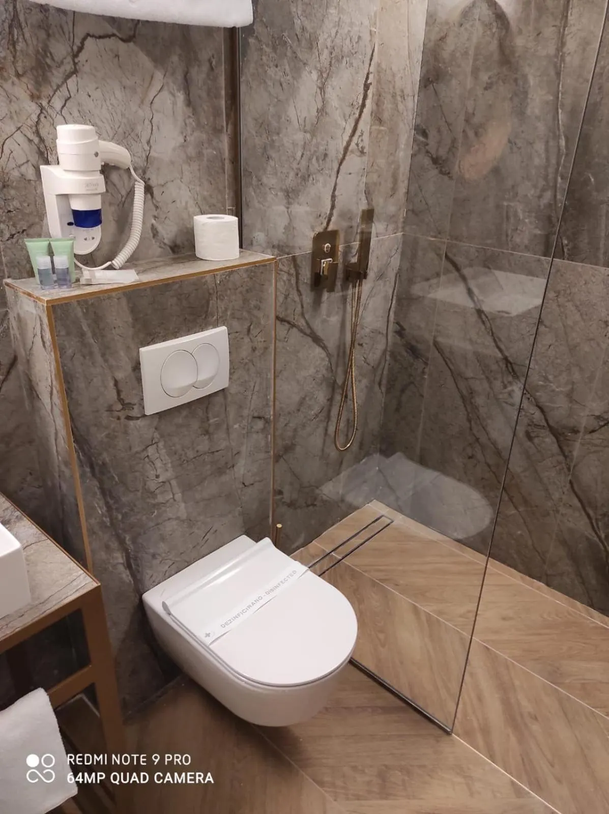 Toilet in Bošket Luxury Rooms