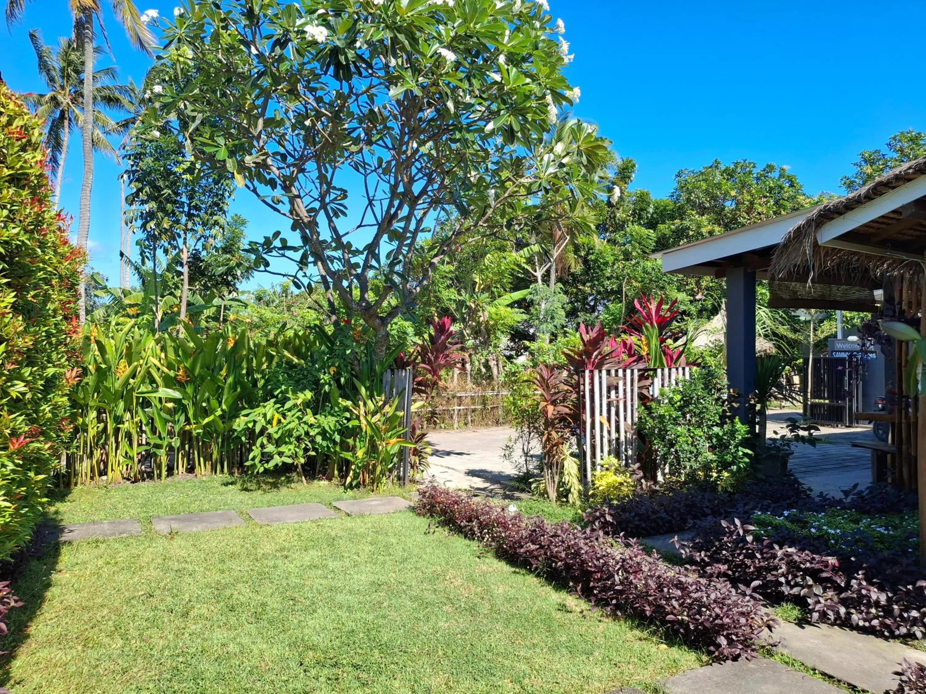 Garden view in Sammy Cottage Senggigi