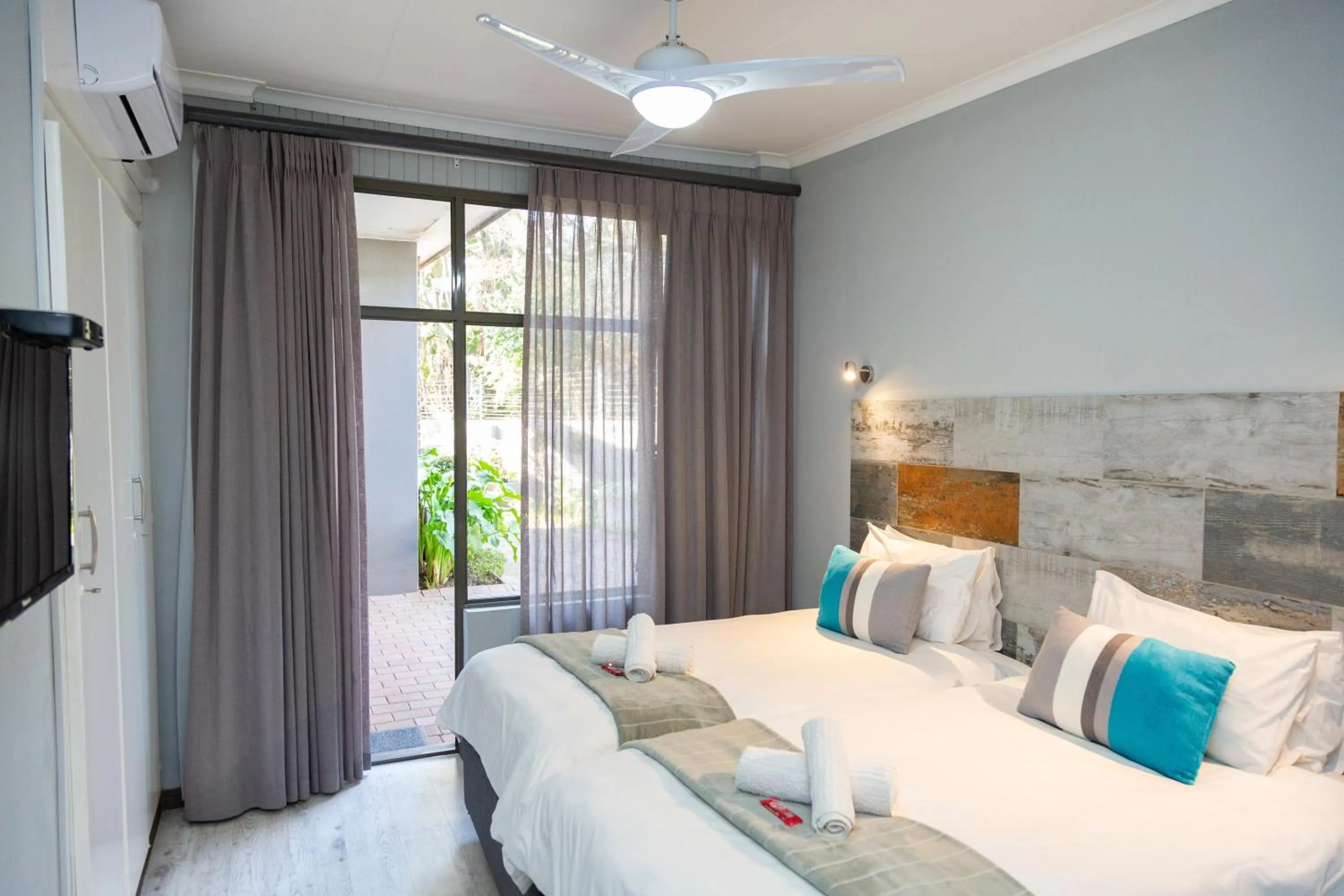 Photo of the whole room, Bed in Glen Maine Guest House