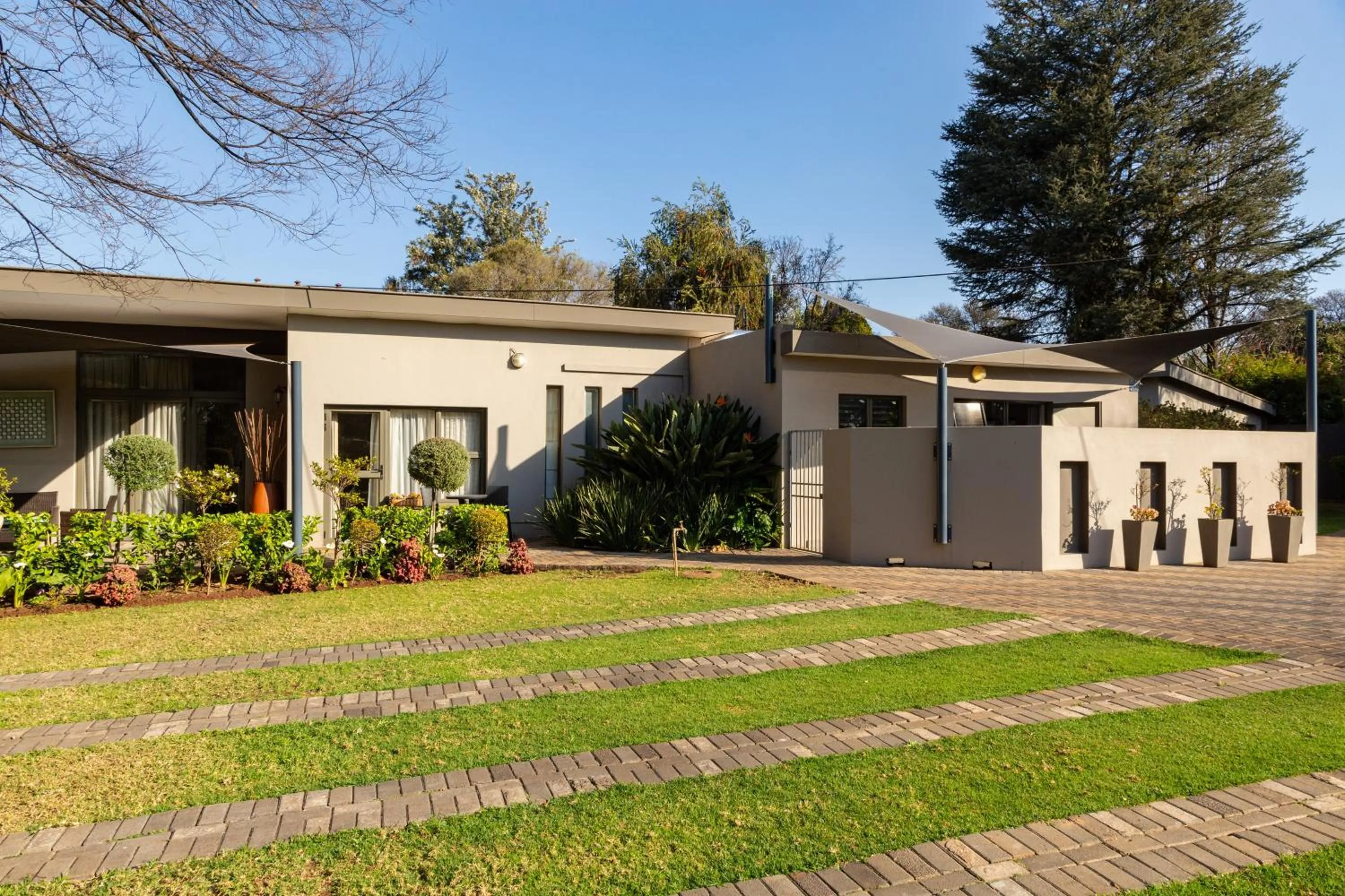 Property building in Glen Maine Guest House