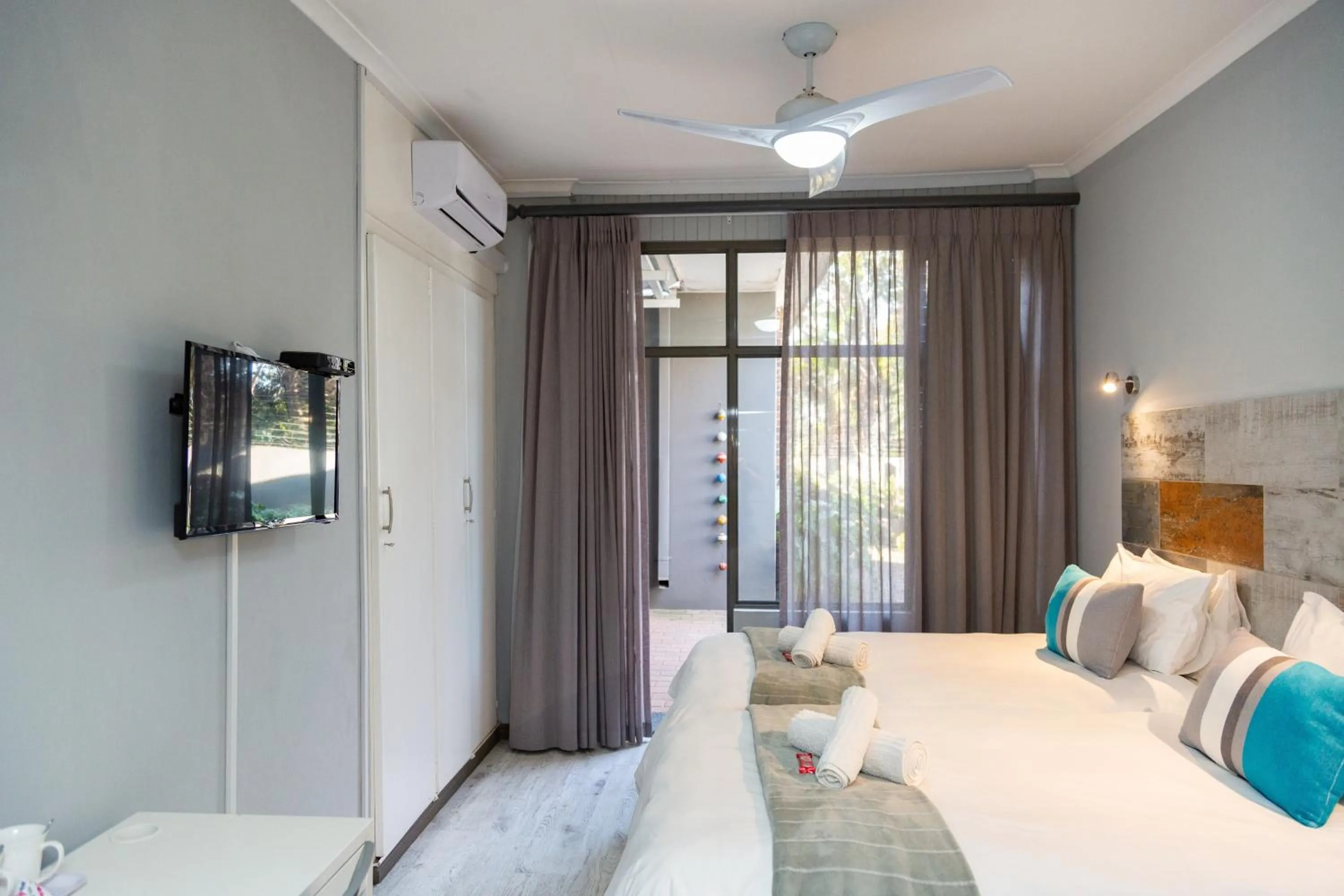 Photo of the whole room, Bed in Glen Maine Guest House