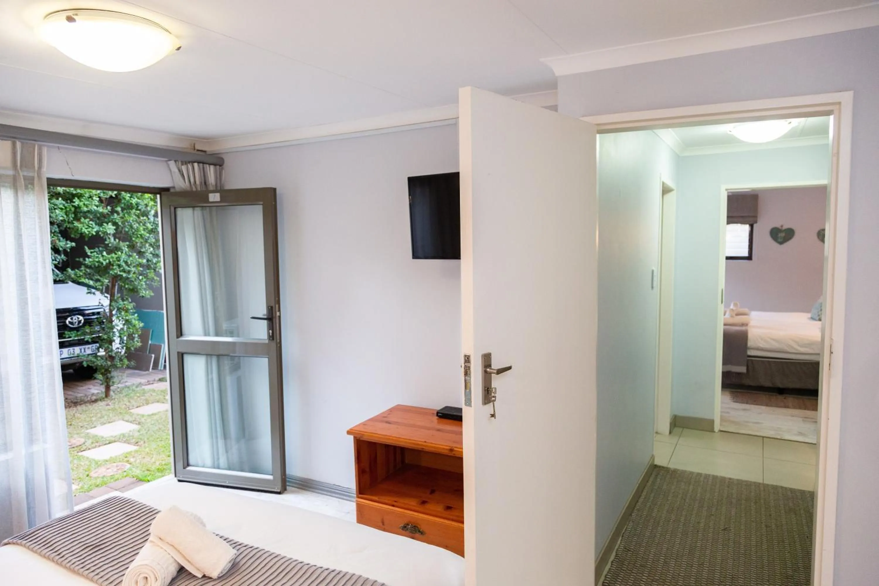 Bedroom, Bed in Glen Maine Guest House