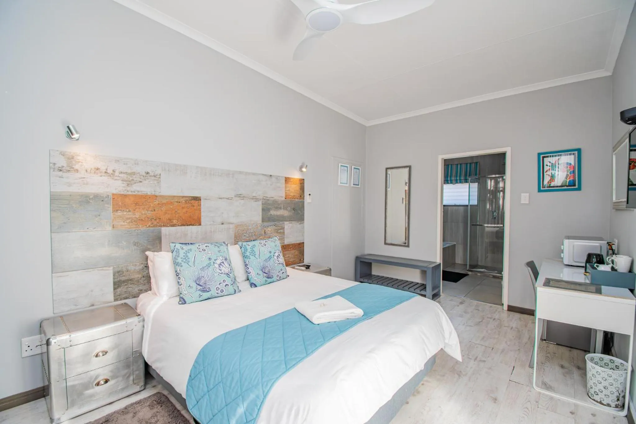 Photo of the whole room, Bed in Glen Maine Guest House