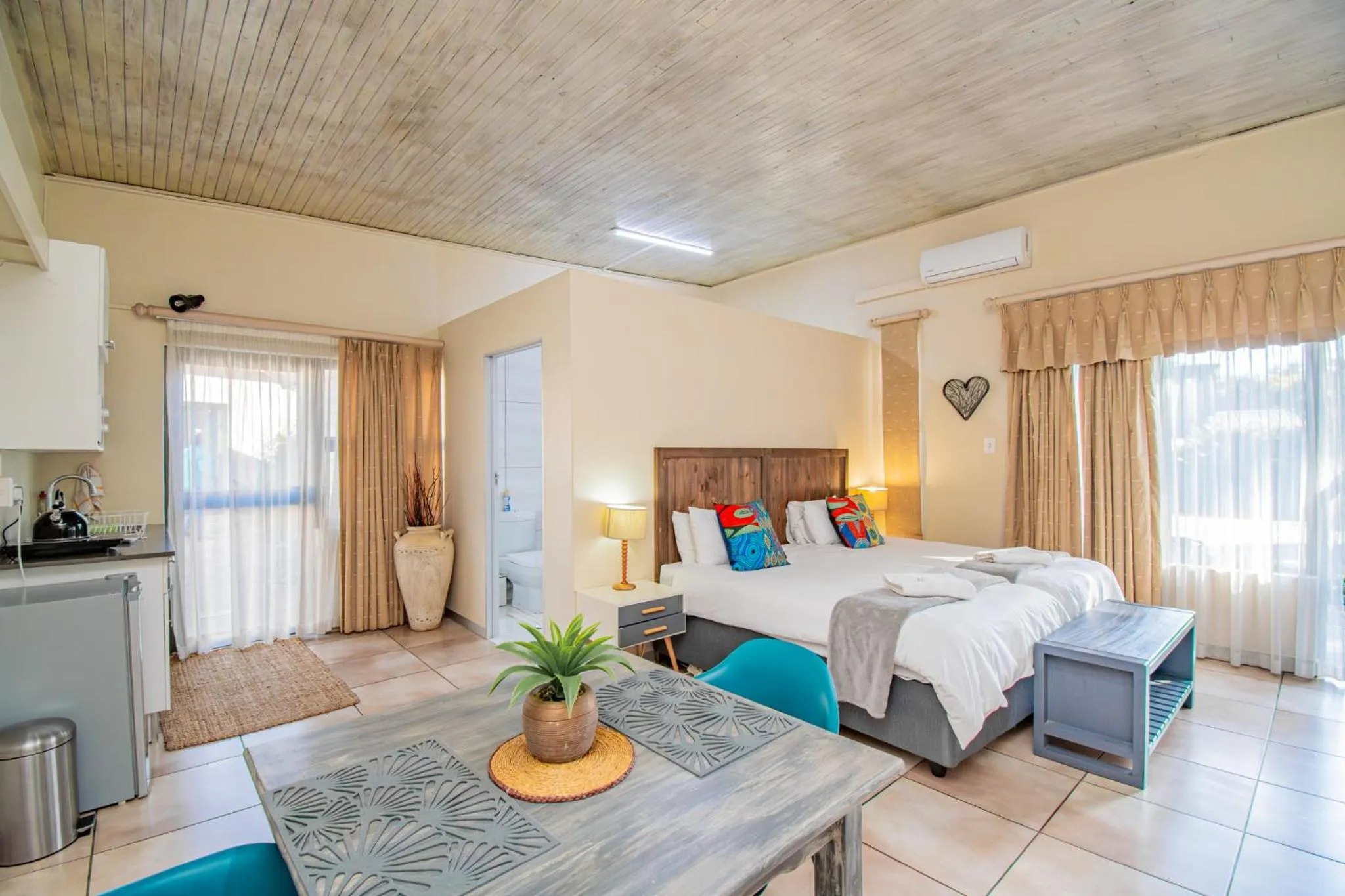 Photo of the whole room, Bed in Glen Maine Guest House