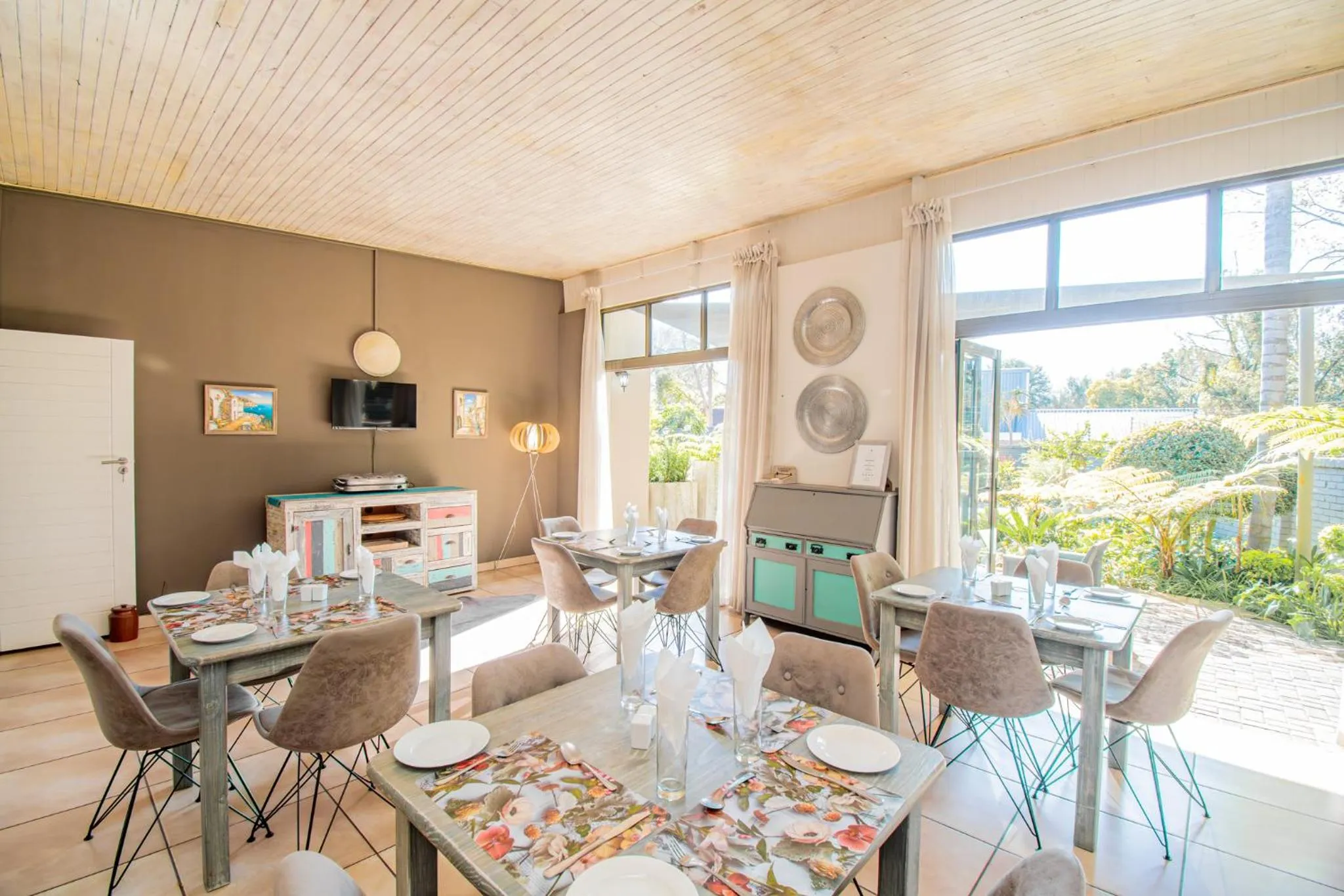 Dining area in Glen Maine Guest House