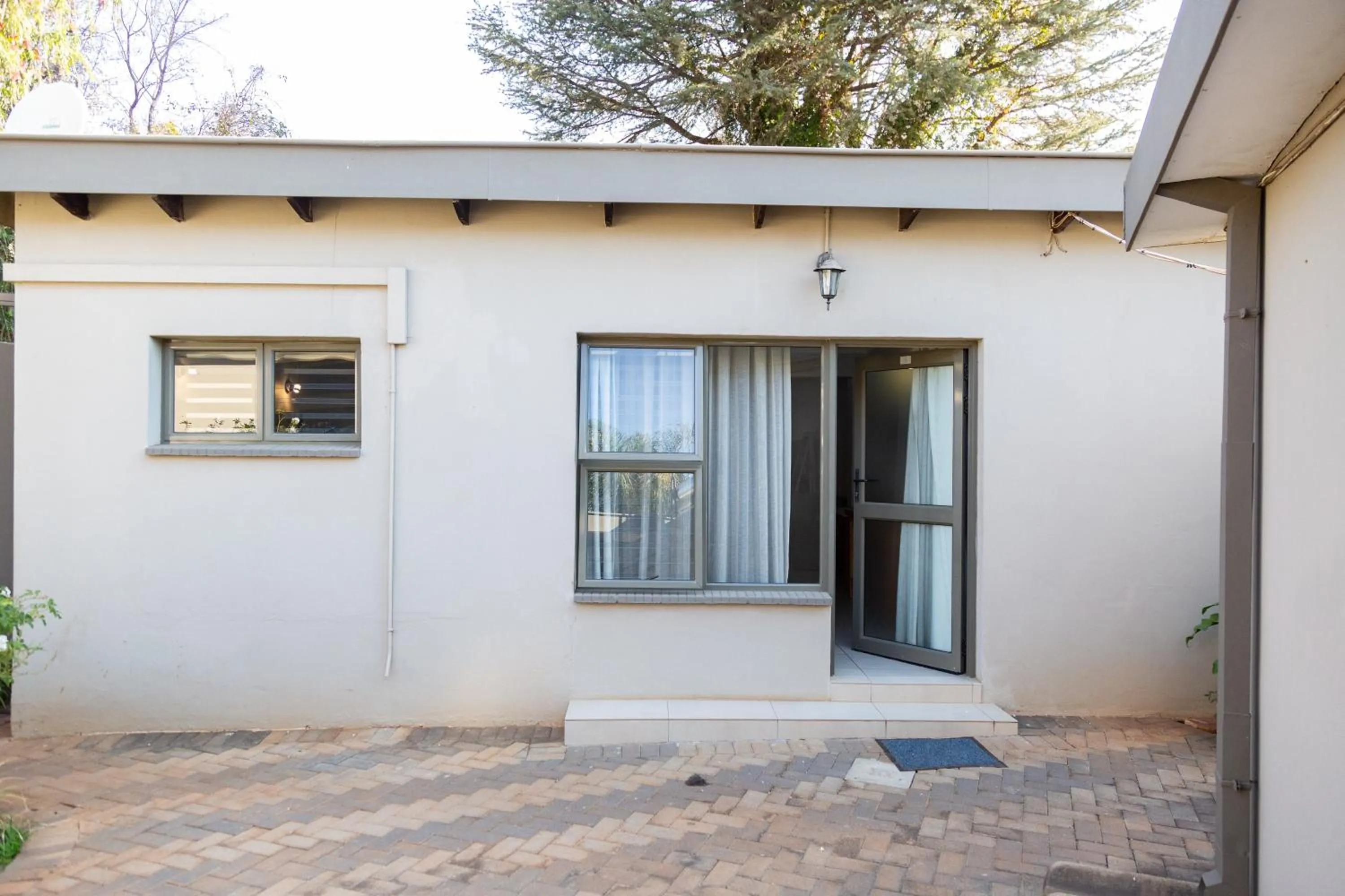 Property building in Glen Maine Guest House