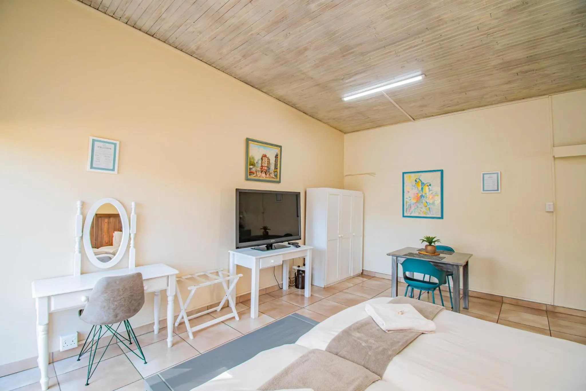 Photo of the whole room in Glen Maine Guest House