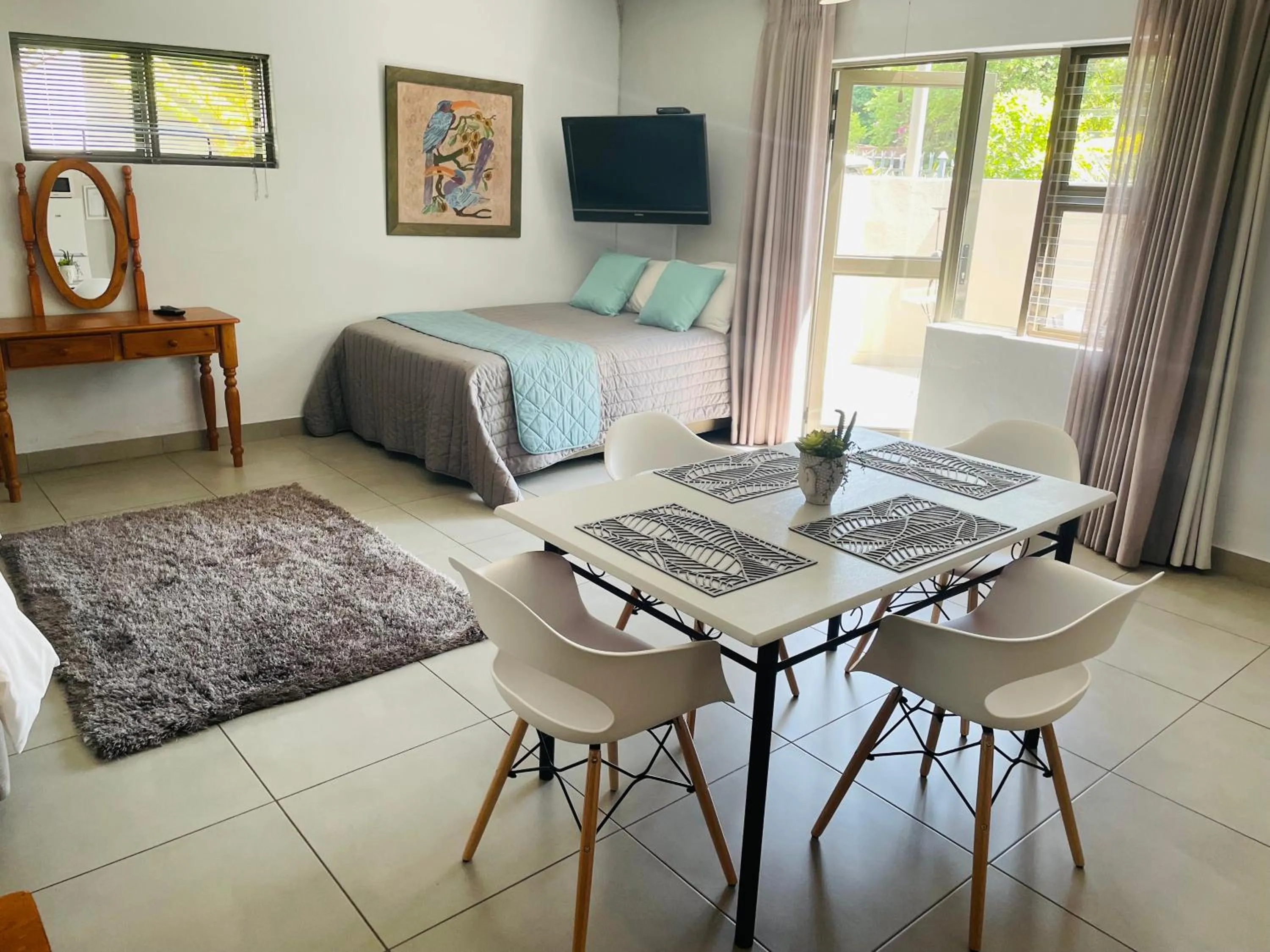 TV and multimedia, Bed in Glen Maine Guest House