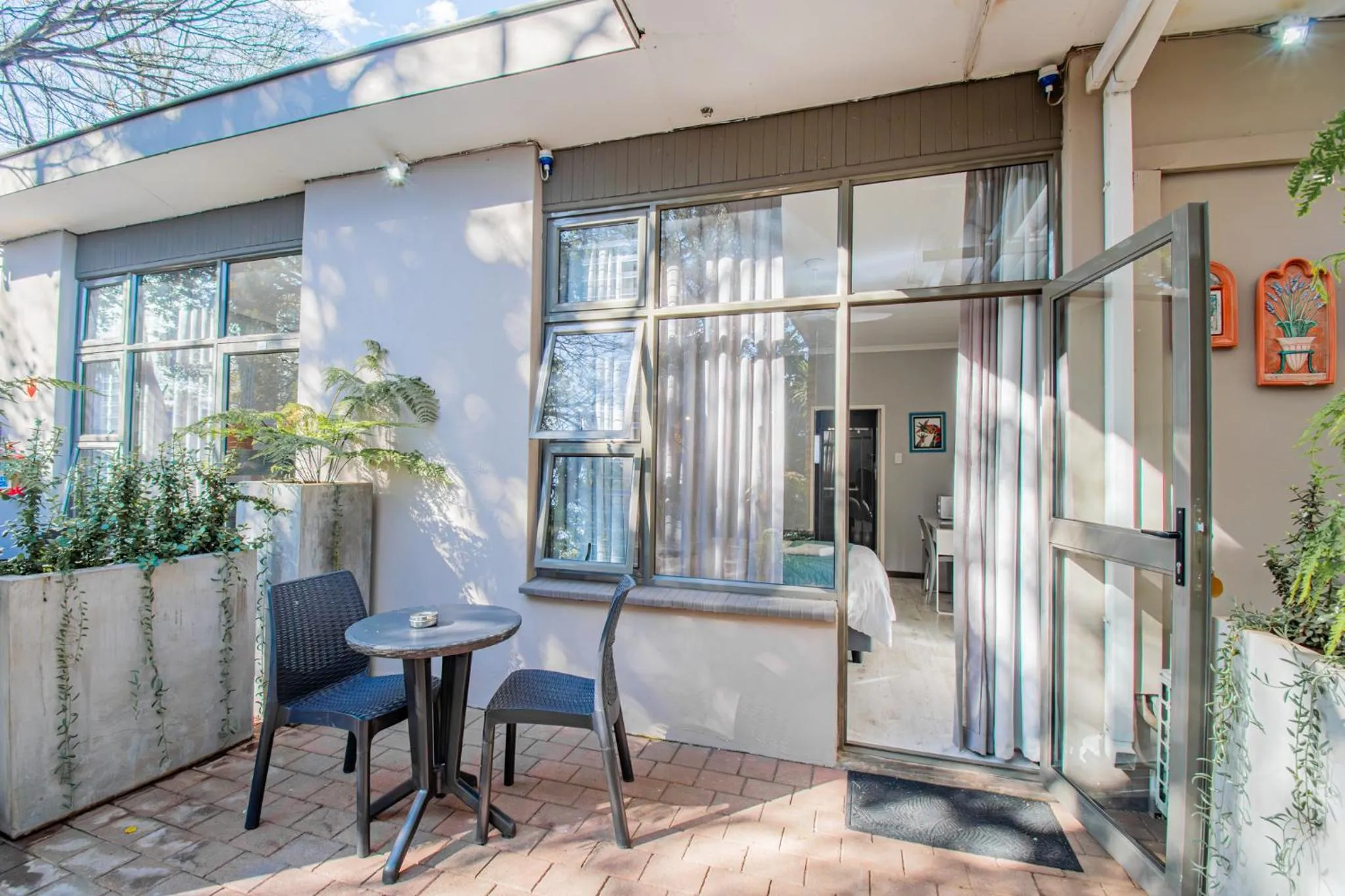 Facade/entrance in Glen Maine Guest House