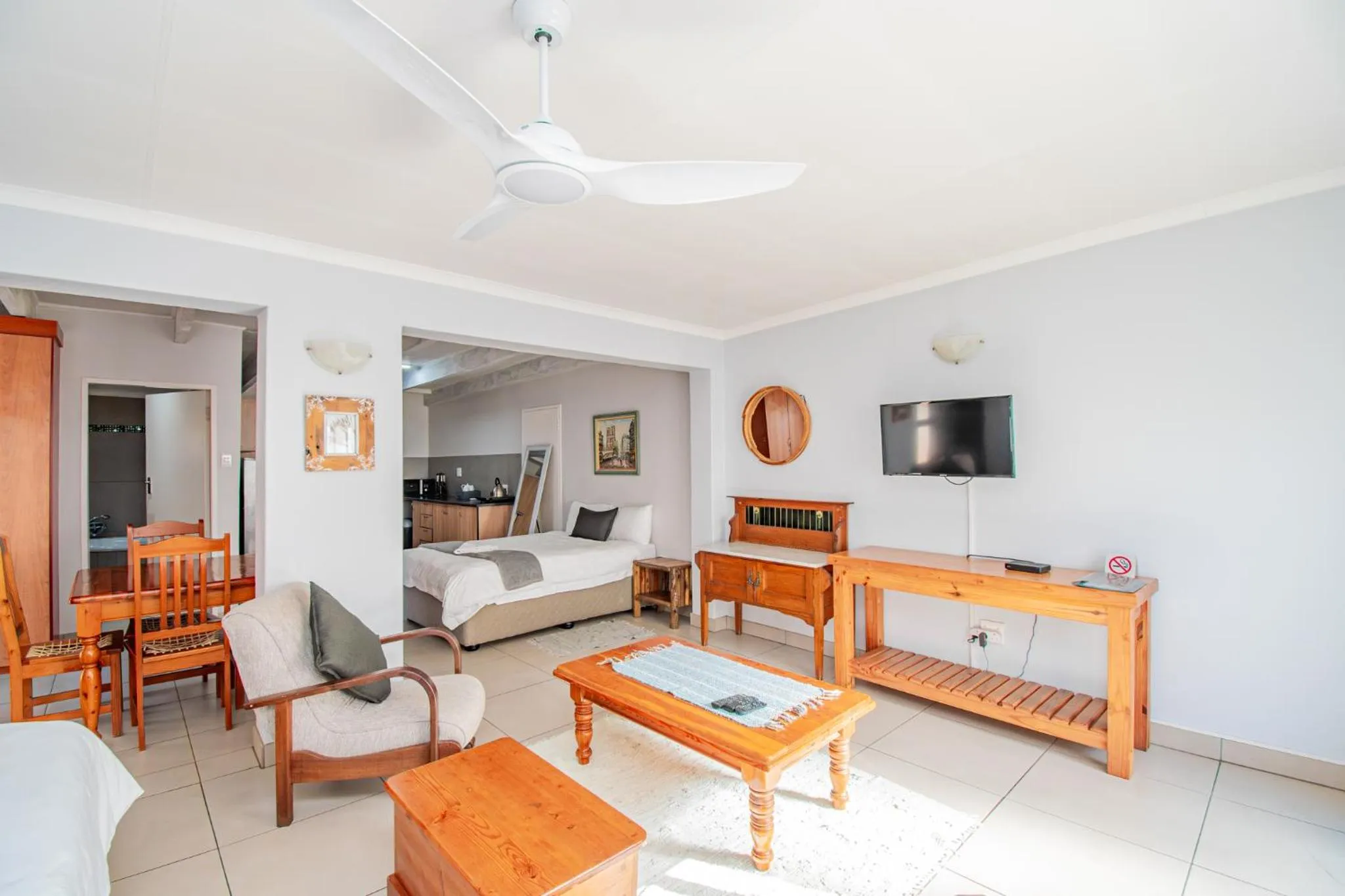 Photo of the whole room in Glen Maine Guest House