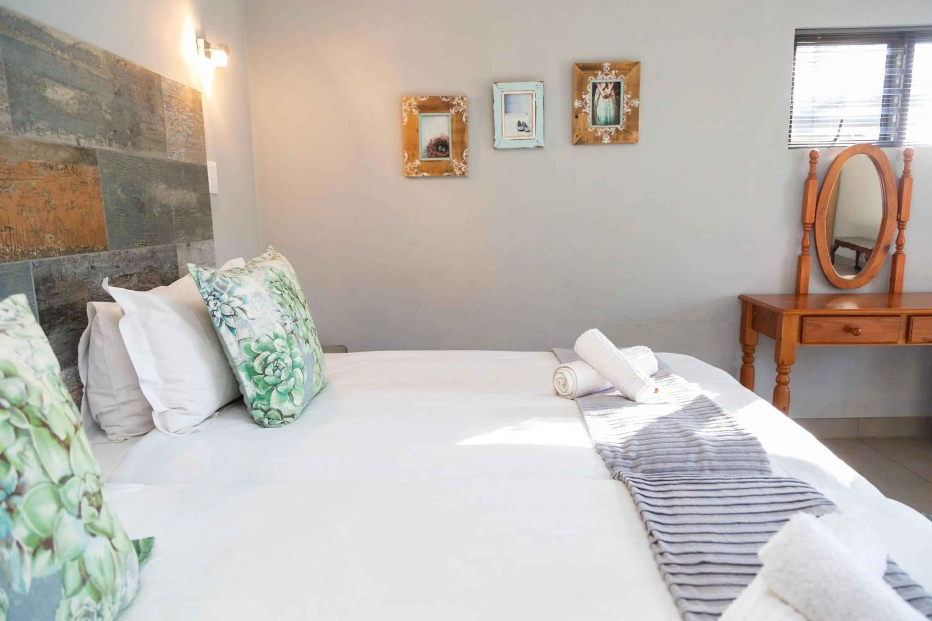 Bed in Glen Maine Guest House