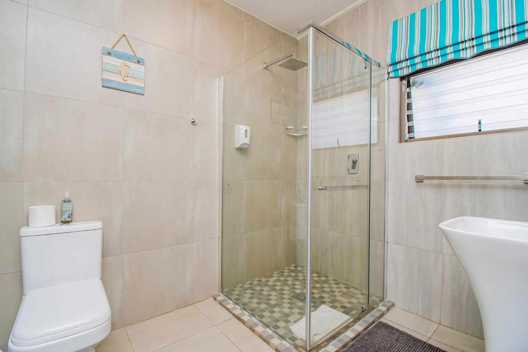 Shower in Glen Maine Guest House