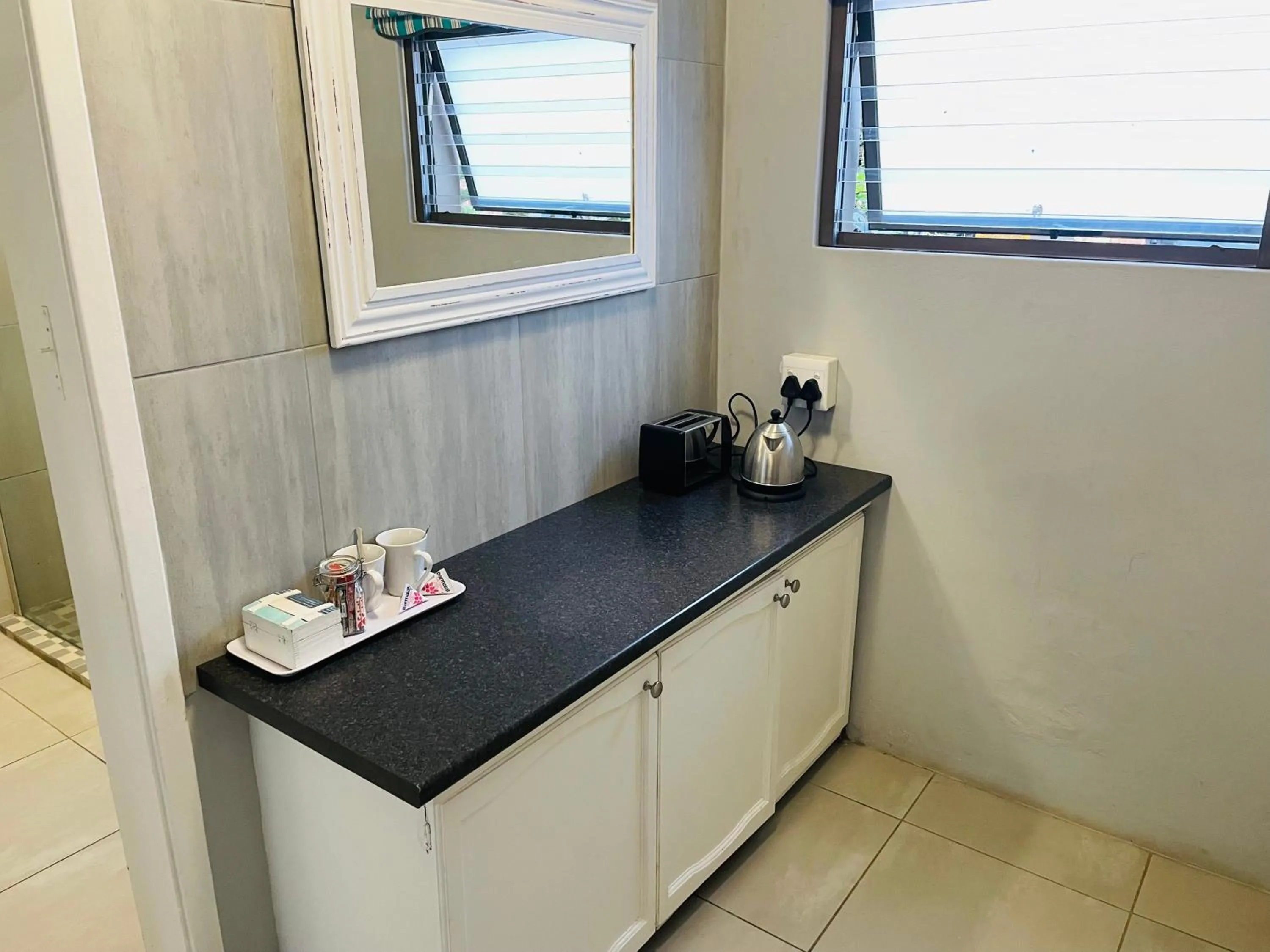 Kitchen or kitchenette in Glen Maine Guest House