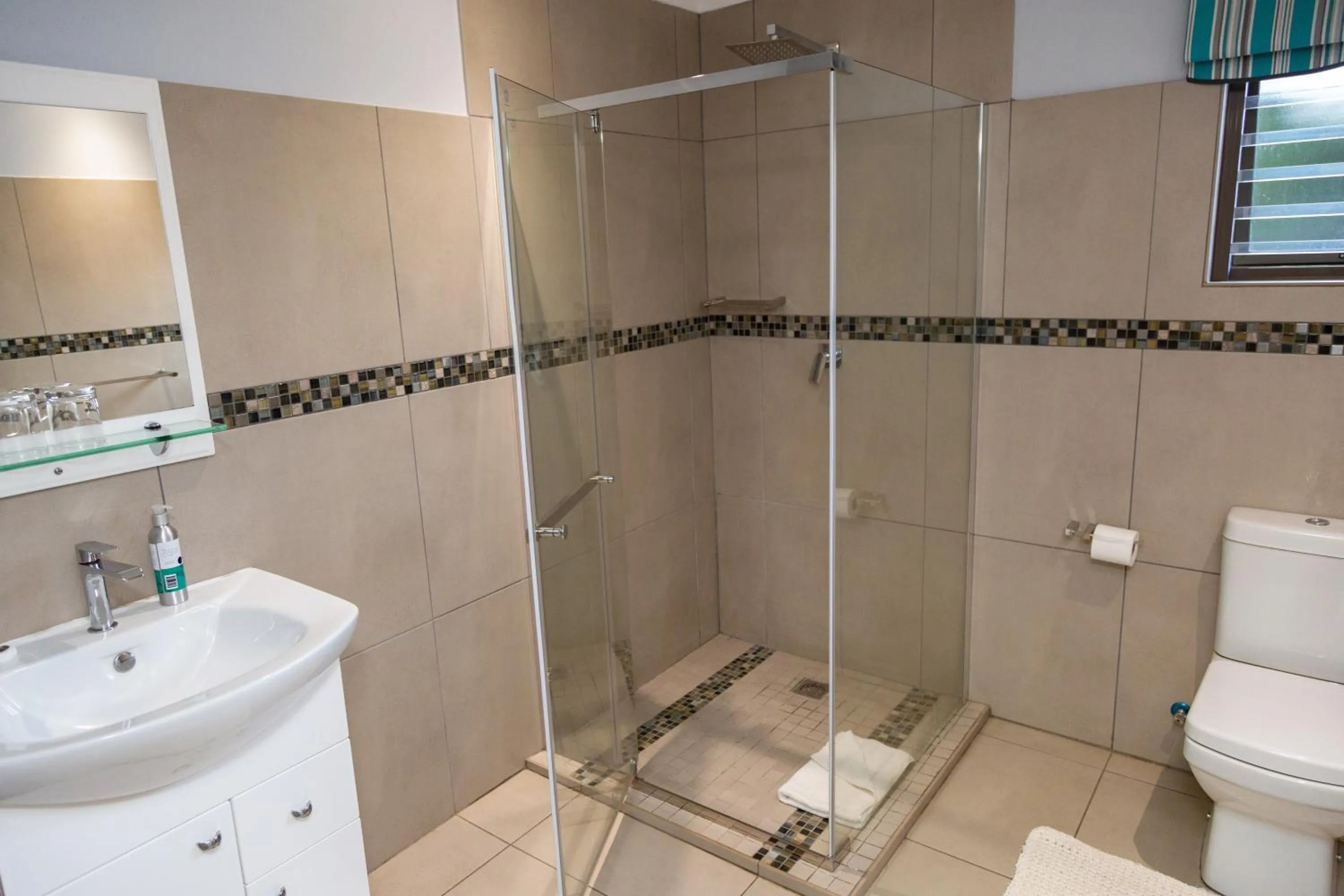 Bathroom in Glen Maine Guest House