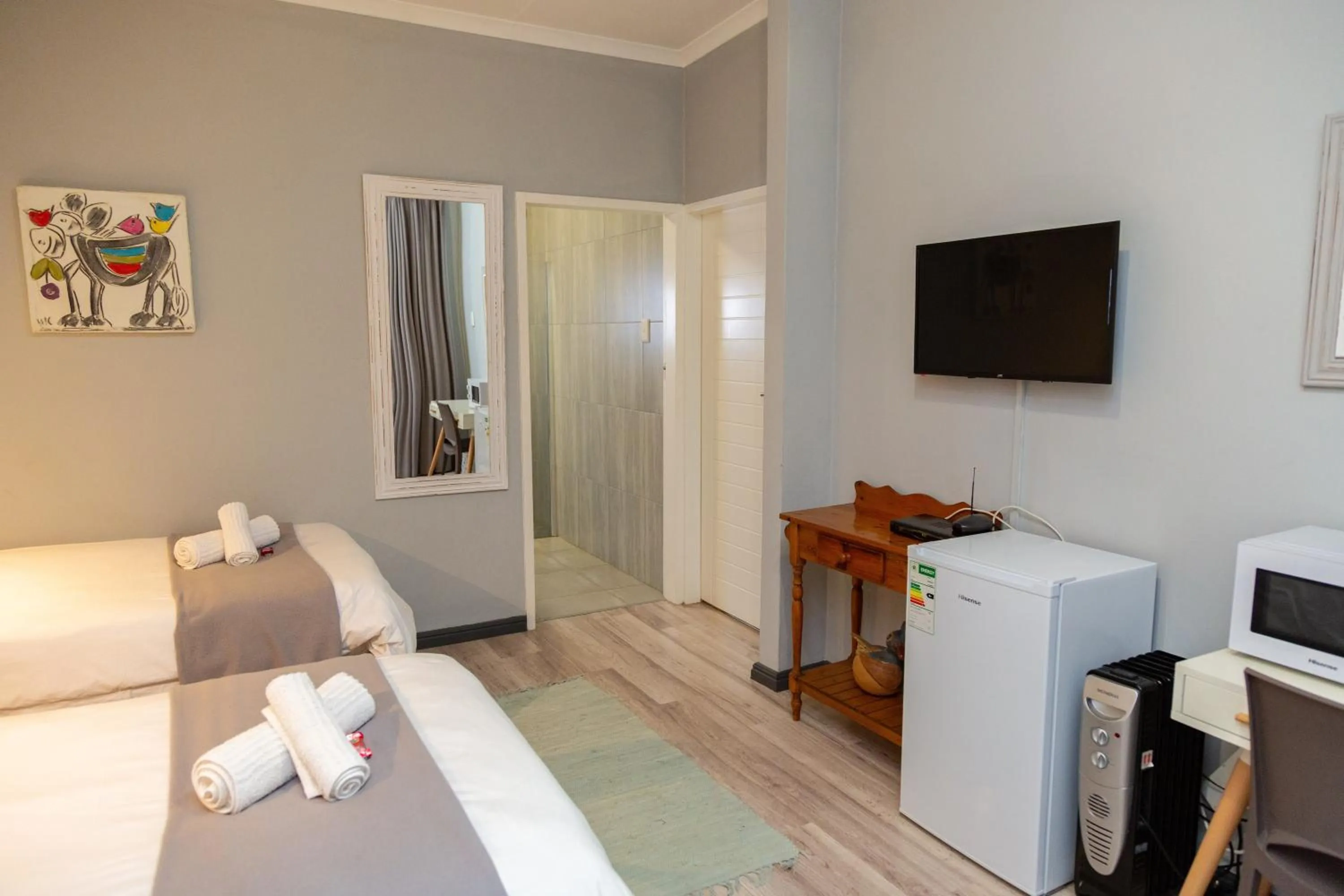 Photo of the whole room, Bed in Glen Maine Guest House