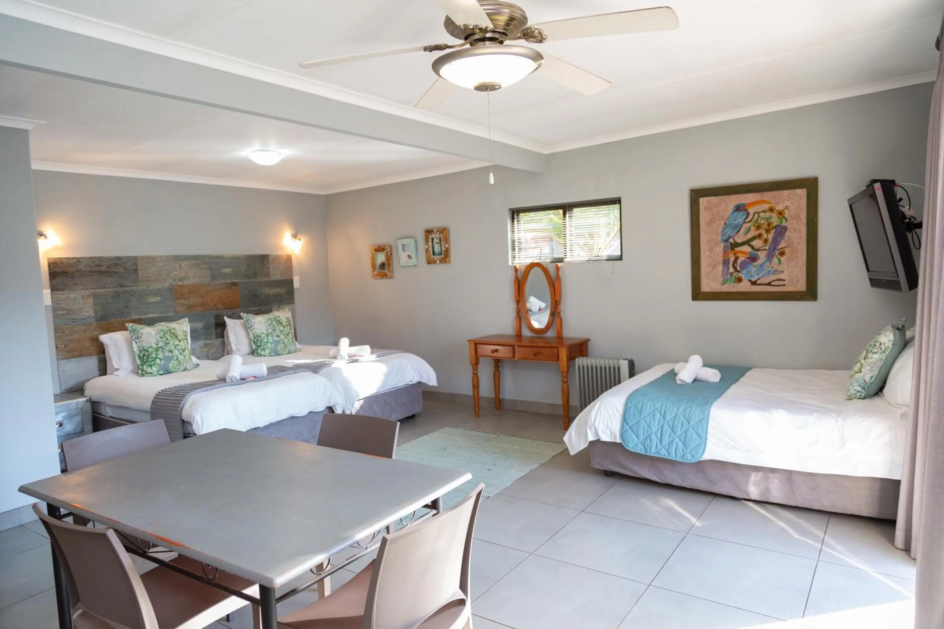 Photo of the whole room, Bed in Glen Maine Guest House