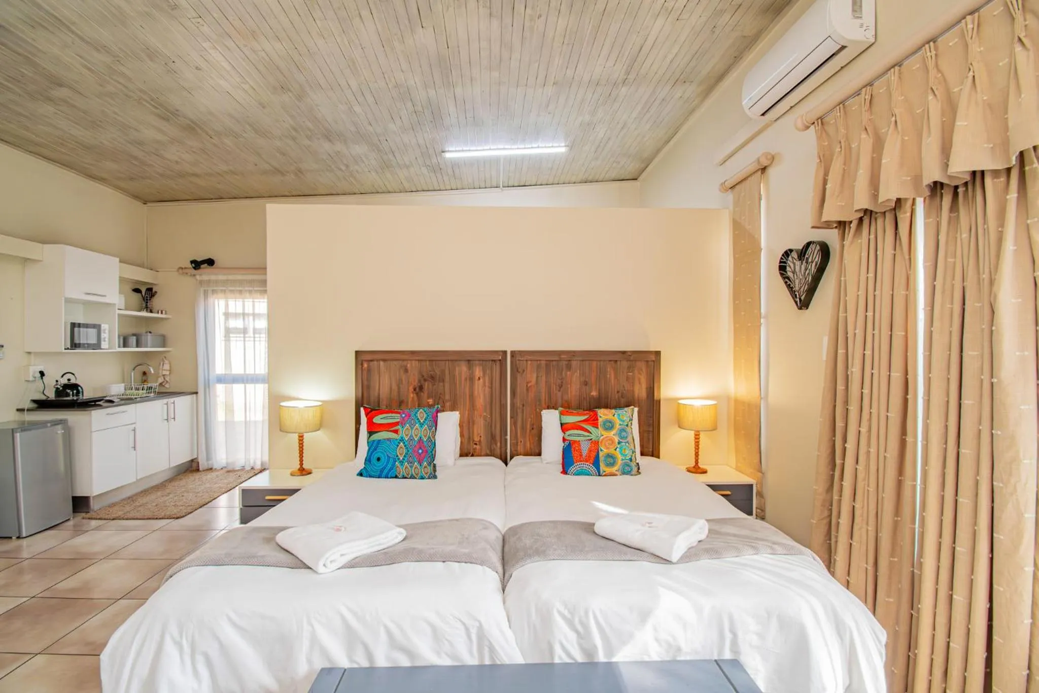 Bed in Glen Maine Guest House