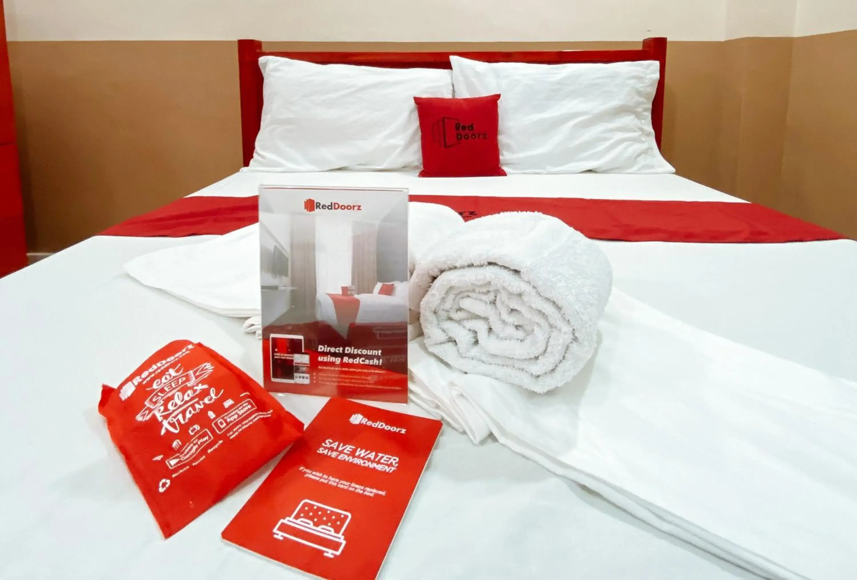 Deluxe Room in RedDoorz @ Calapandayan Subic Zambales Deluxe Room in RedDoorz @ Calapandayan Subic Zambales