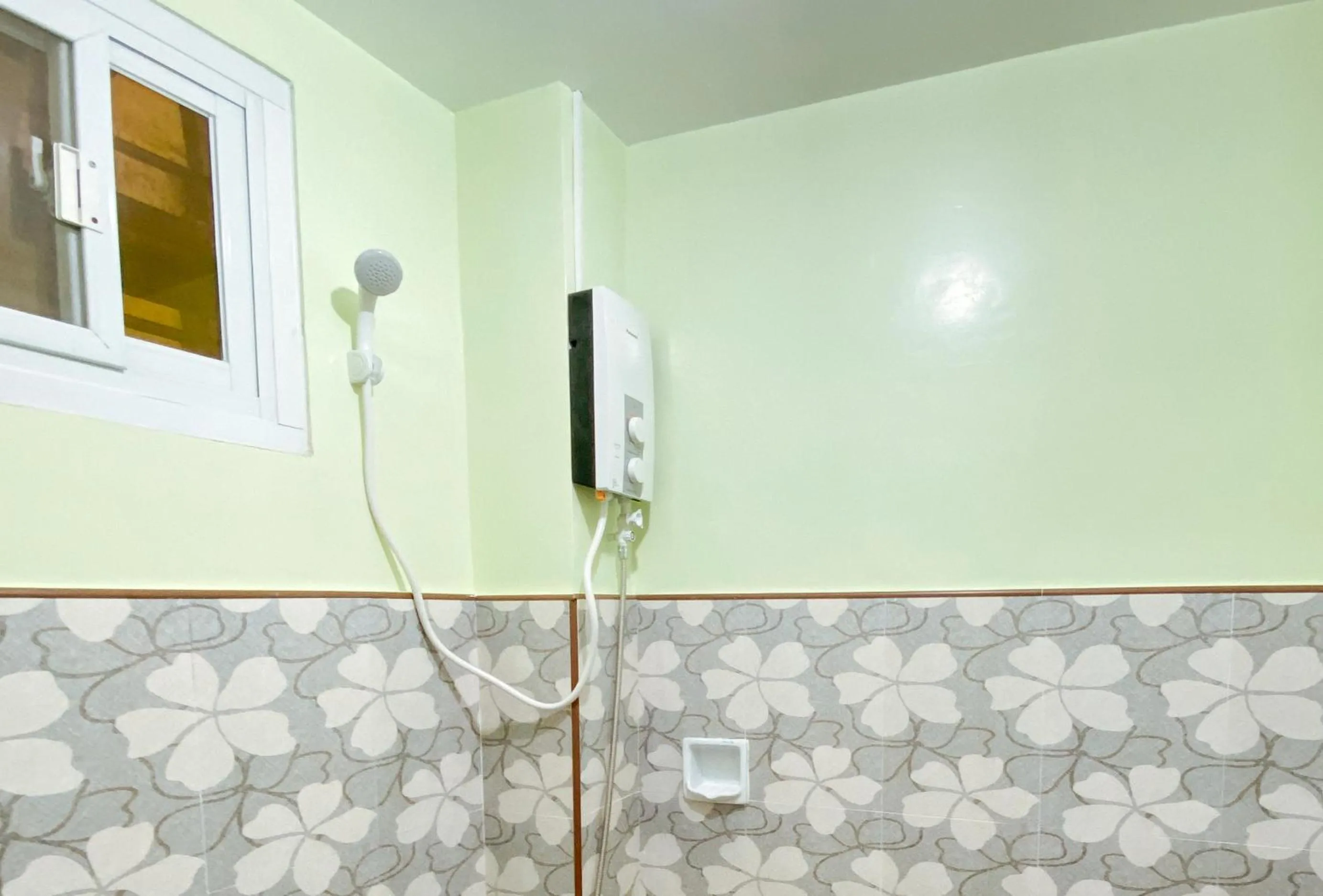 Bathroom in RedDoorz @ Calapandayan Subic Zambales