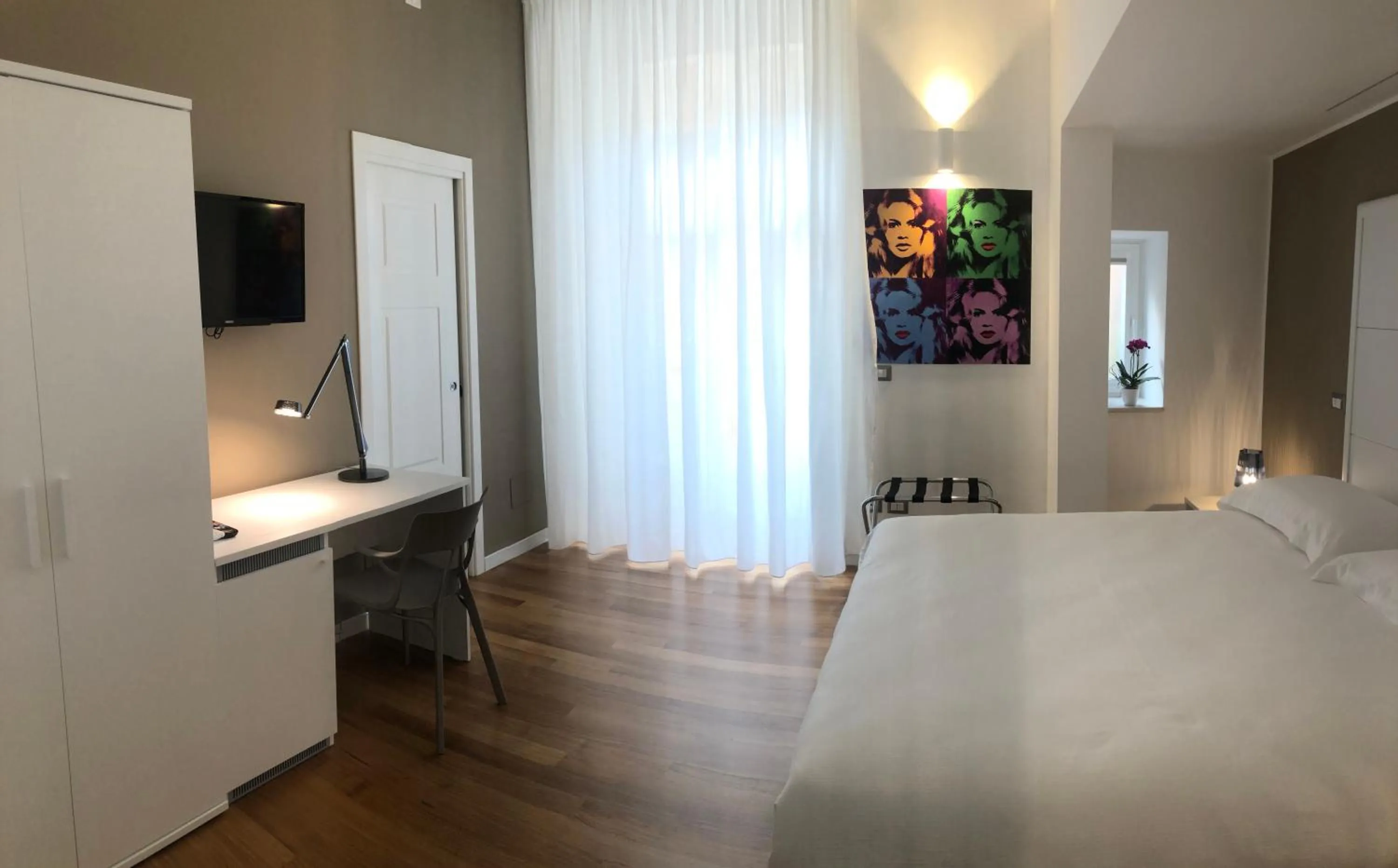 Bed in Lo Schiaccianoci B&B