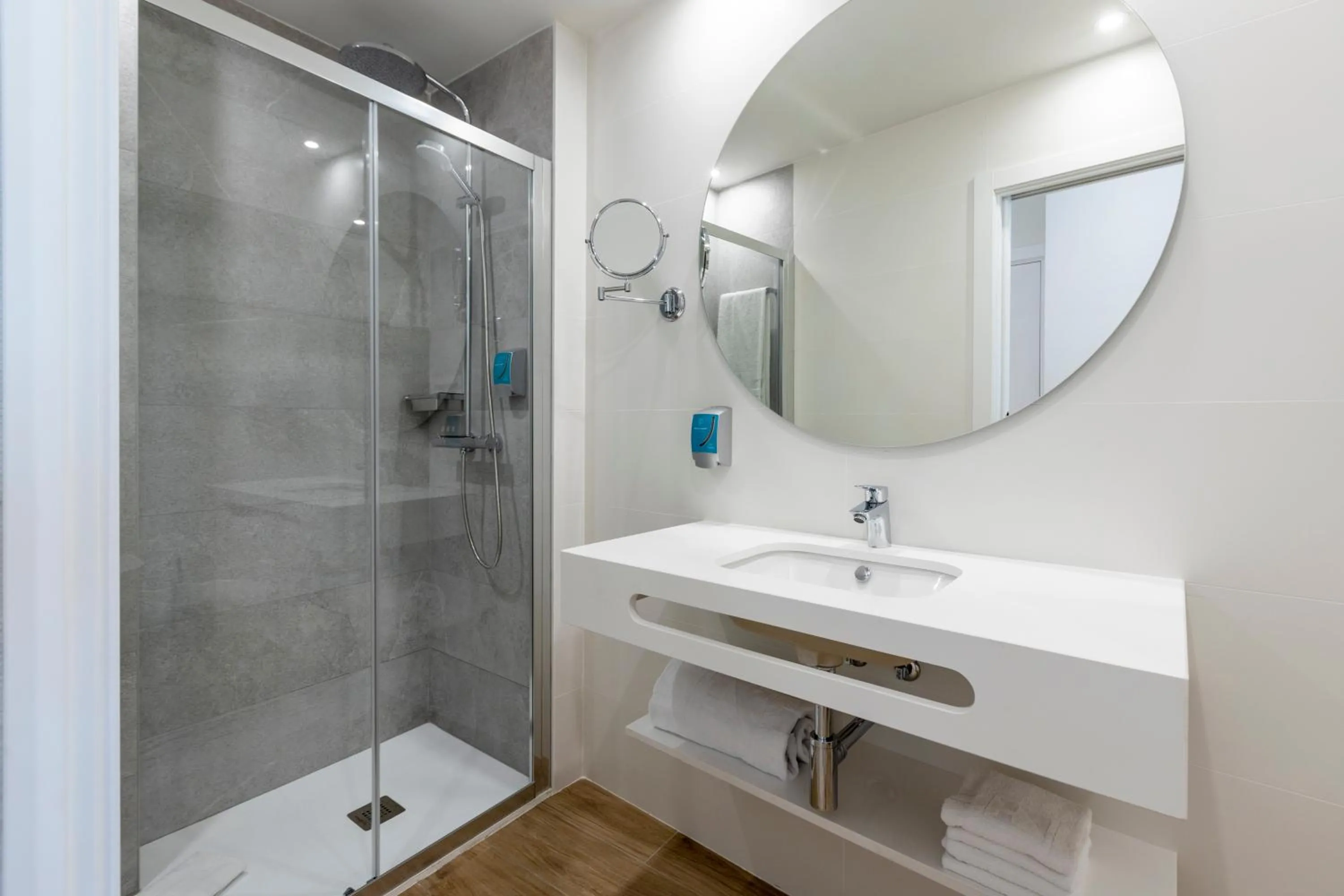 Shower in Tandem Portal De Elche