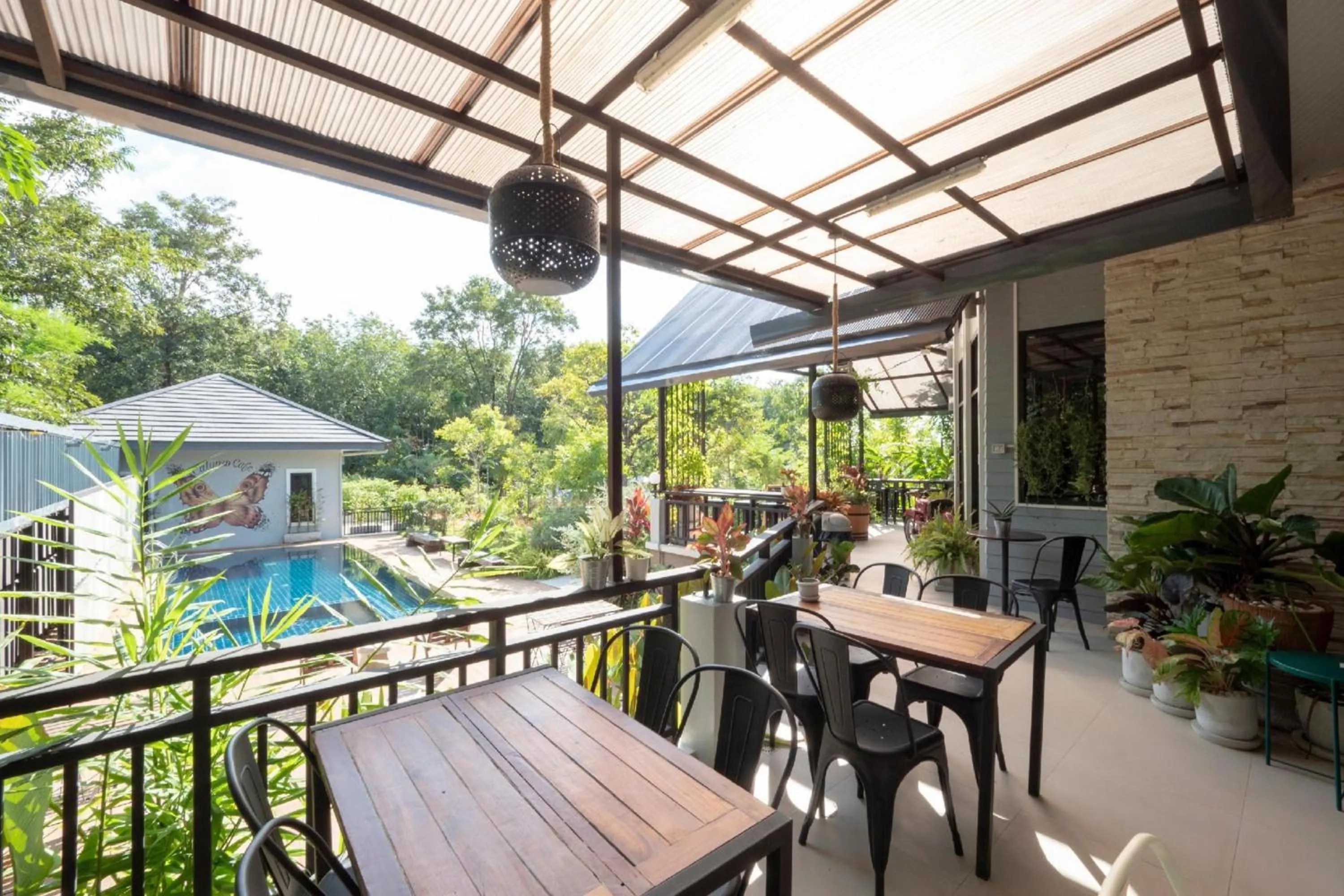 Restaurant/places to eat in Capital O 75378 Thawapee Resort