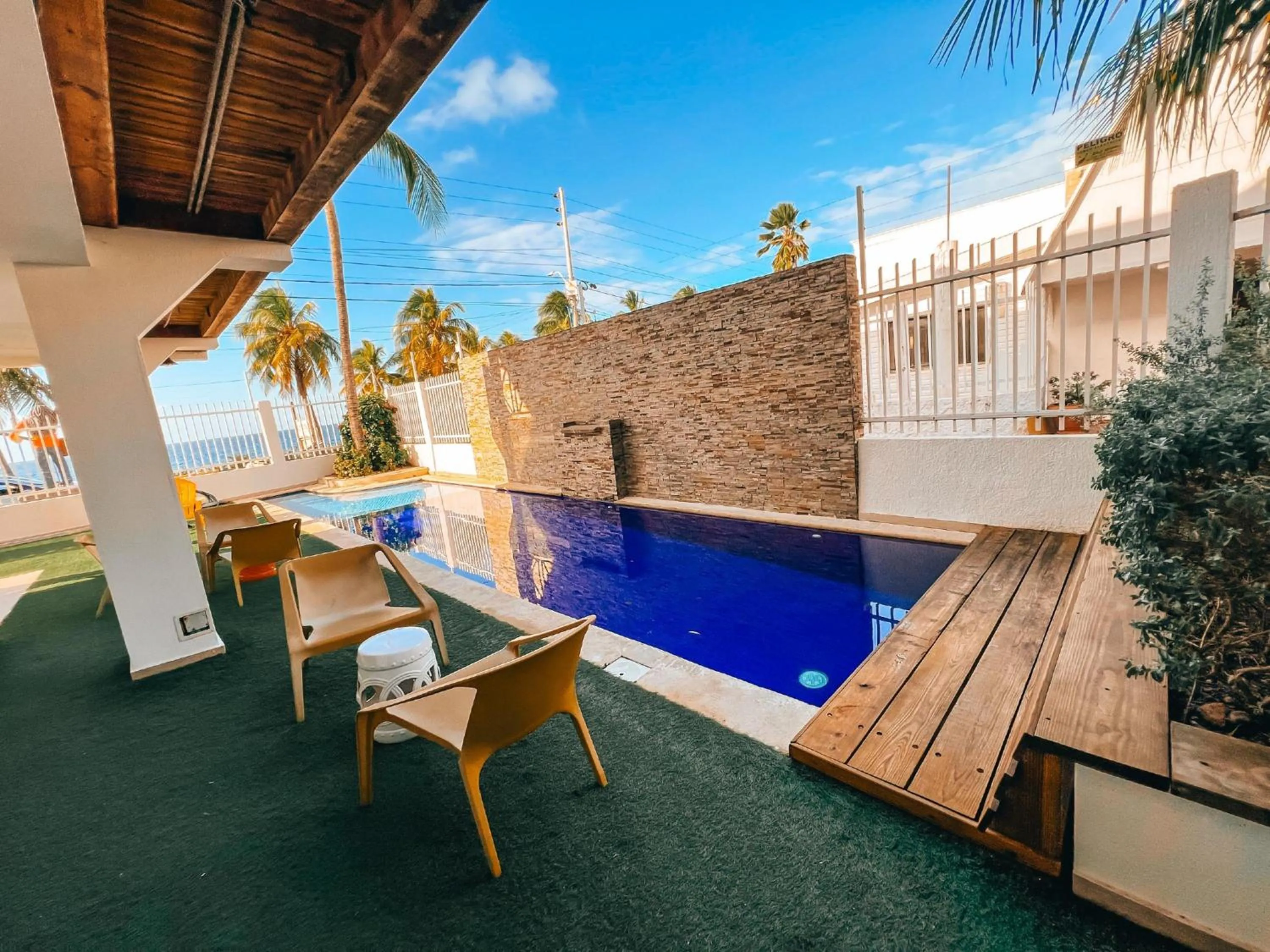 Swimming pool in In Di House of Reggae Boutique