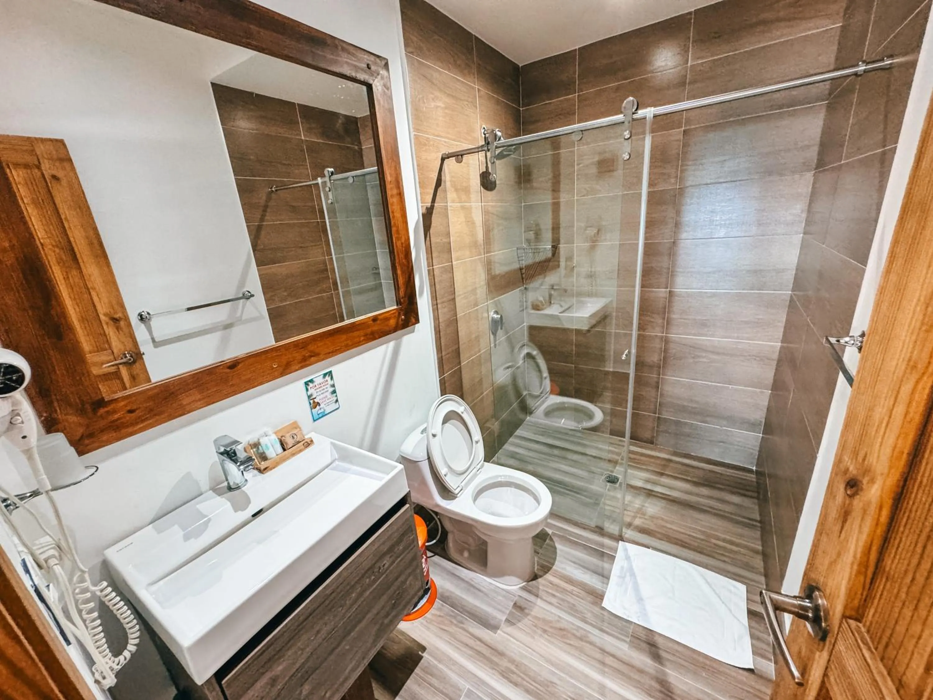 Bathroom in In Di House of Reggae Boutique