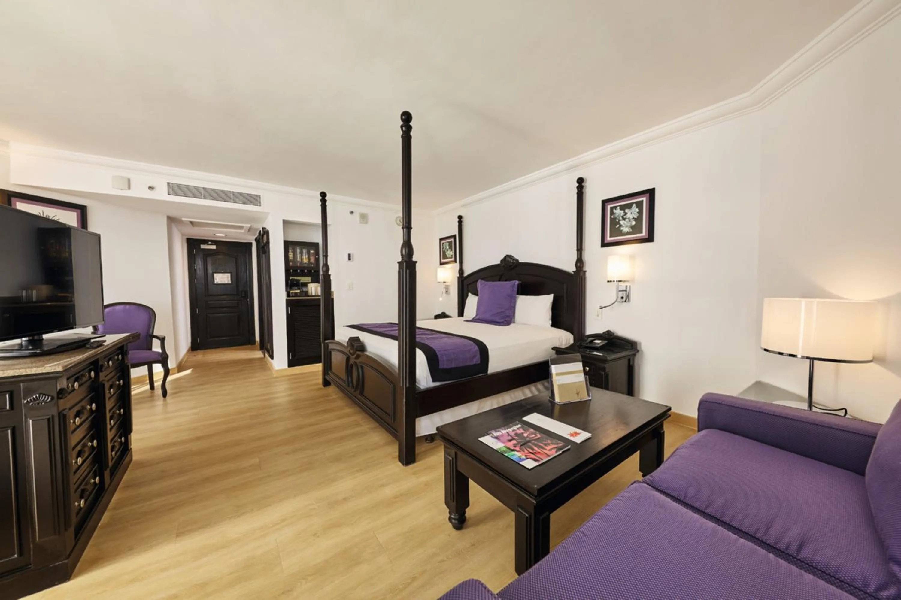 Photo of the whole room, Bed in Riu Palace Paradise Island - Adults Only - All Inclusive