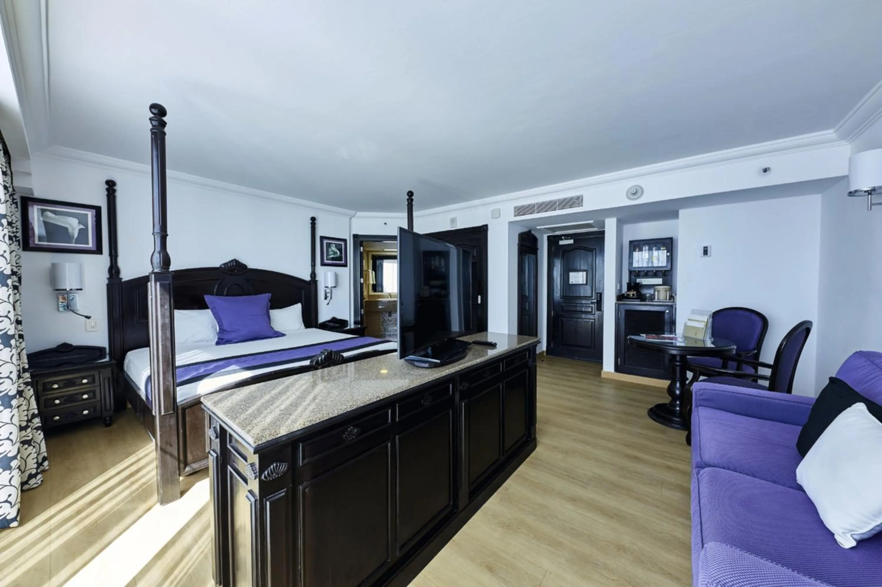 Photo of the whole room, Bed in Riu Palace Paradise Island - Adults Only - All Inclusive