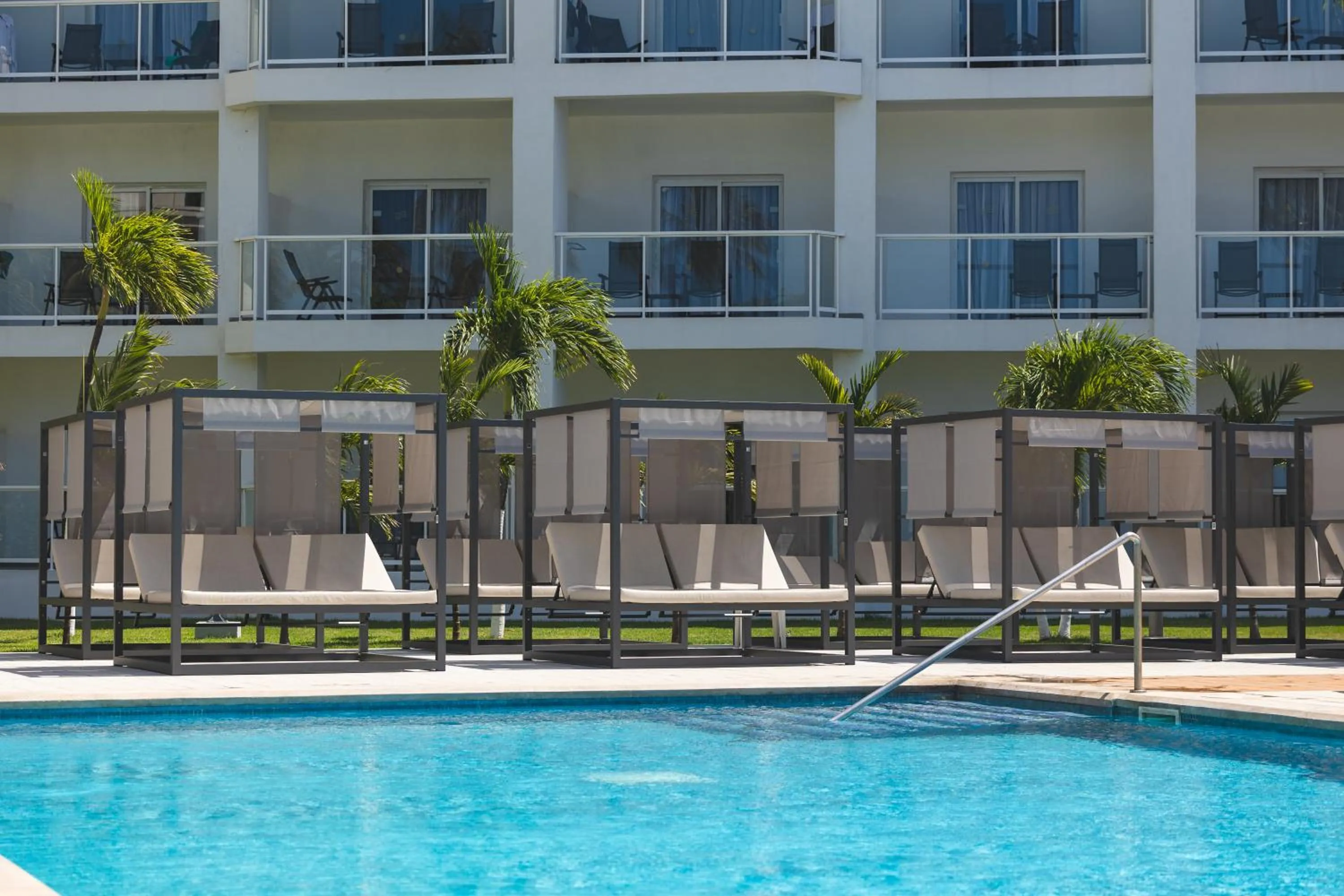 Swimming pool in Riu Palace Antillas - Adults Only - All Inclusive
