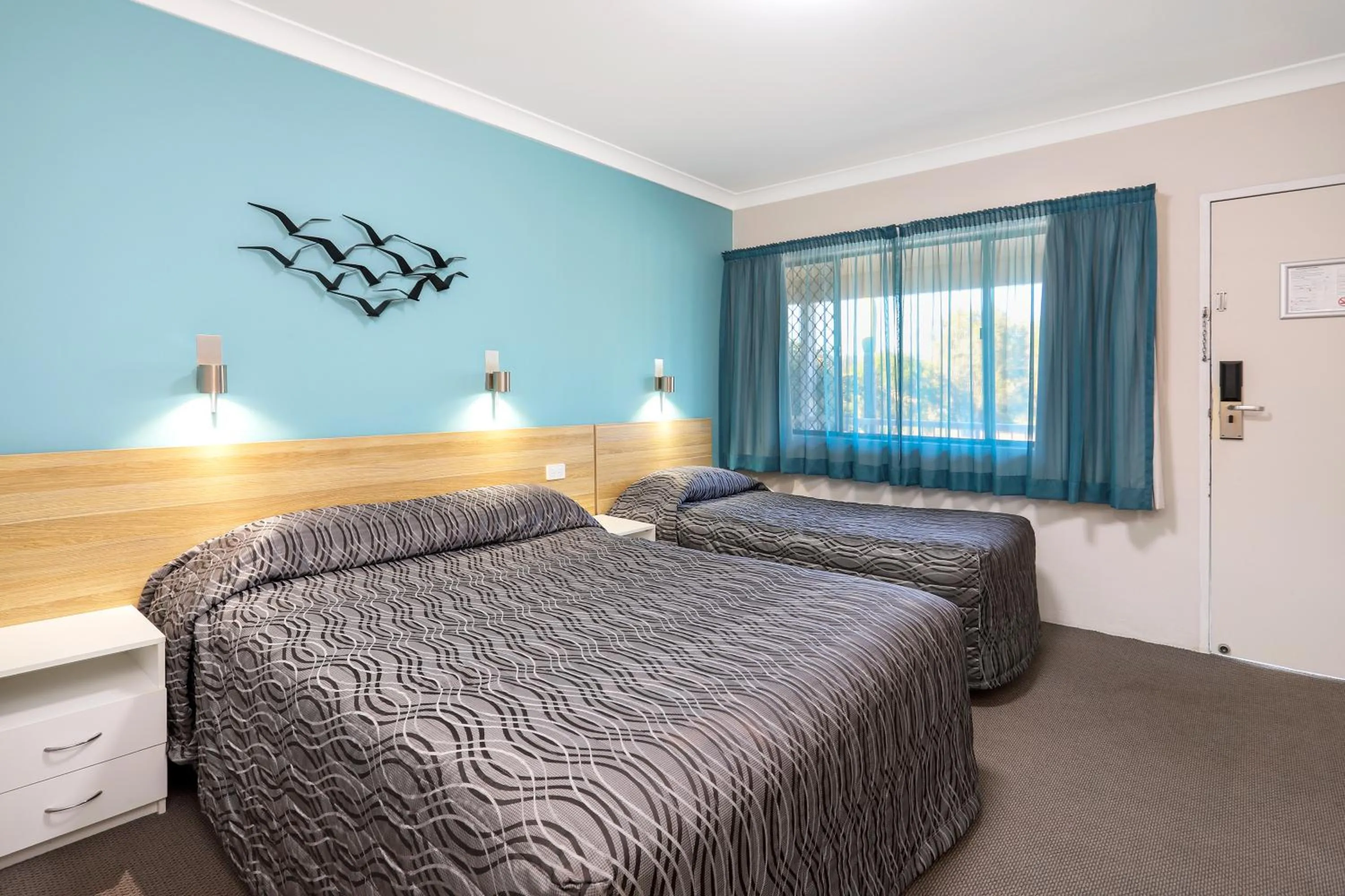 Bedroom, Bed in Gateway Motel