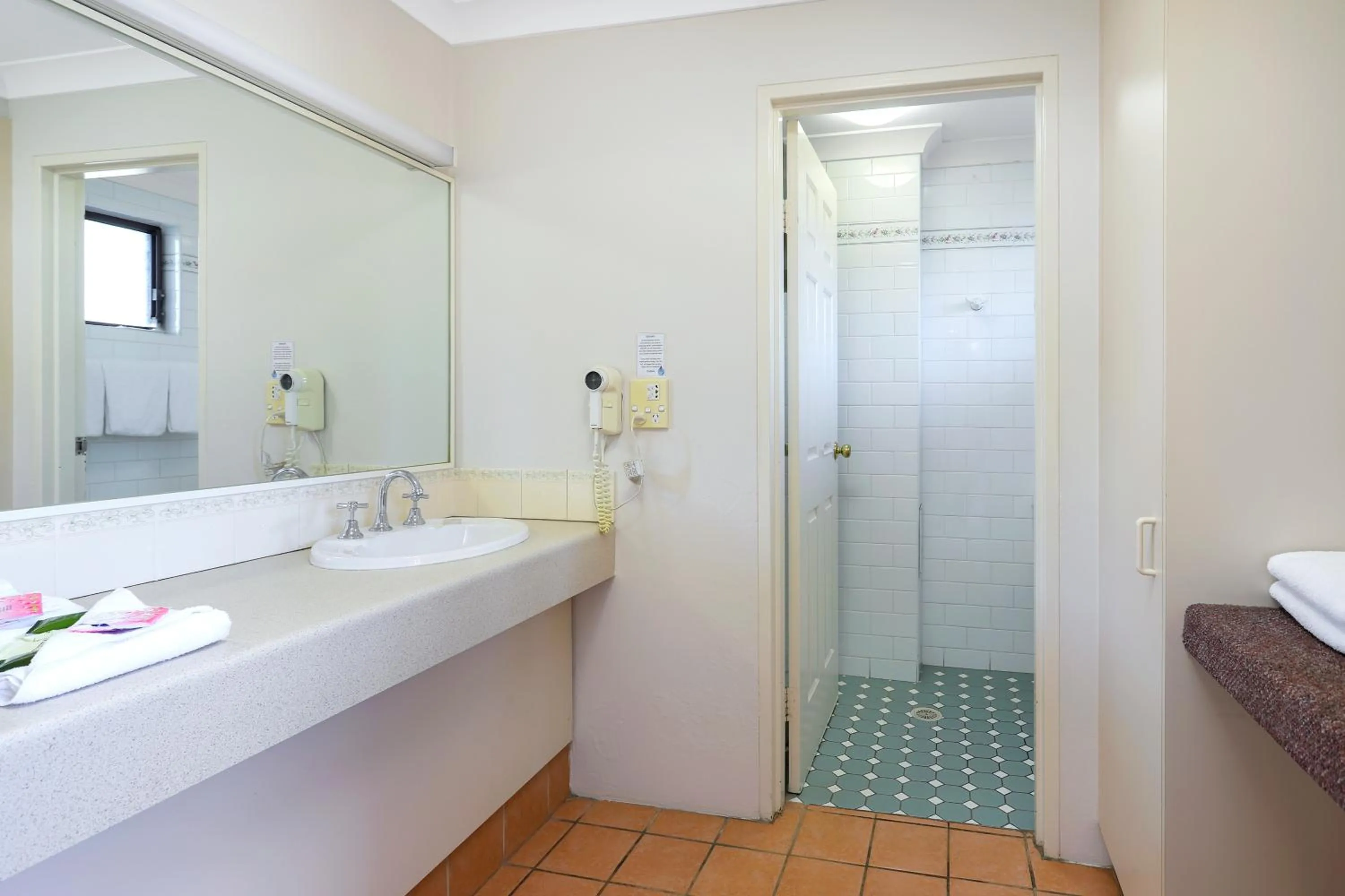 Bathroom in Gateway Motel