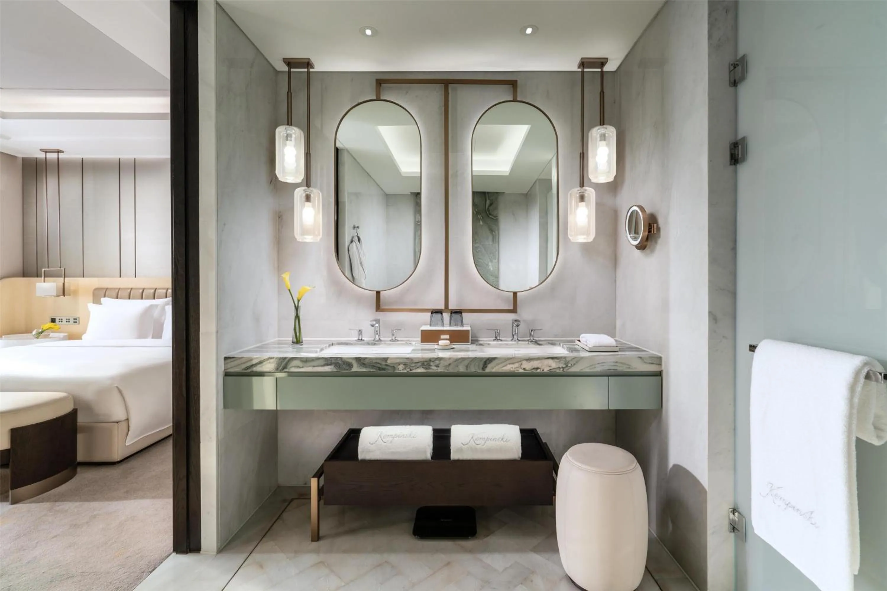 Photo of the whole room, Bed in Kempinski Hotel Jinan