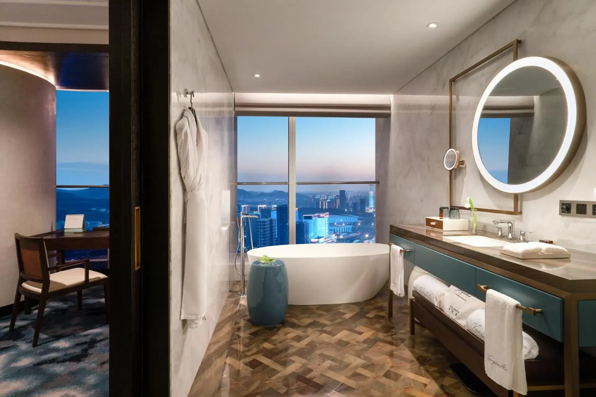 Deluxe King Room in Kempinski Hotel Jinan Deluxe King Room in Kempinski Hotel Jinan