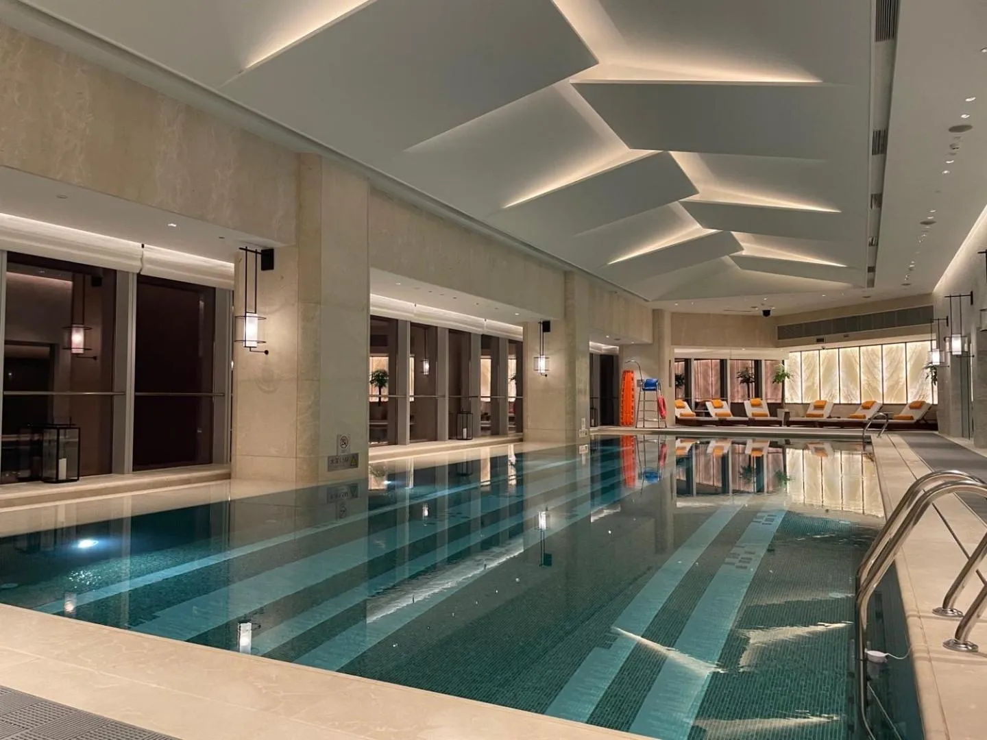 Swimming pool in Kempinski Hotel Jinan