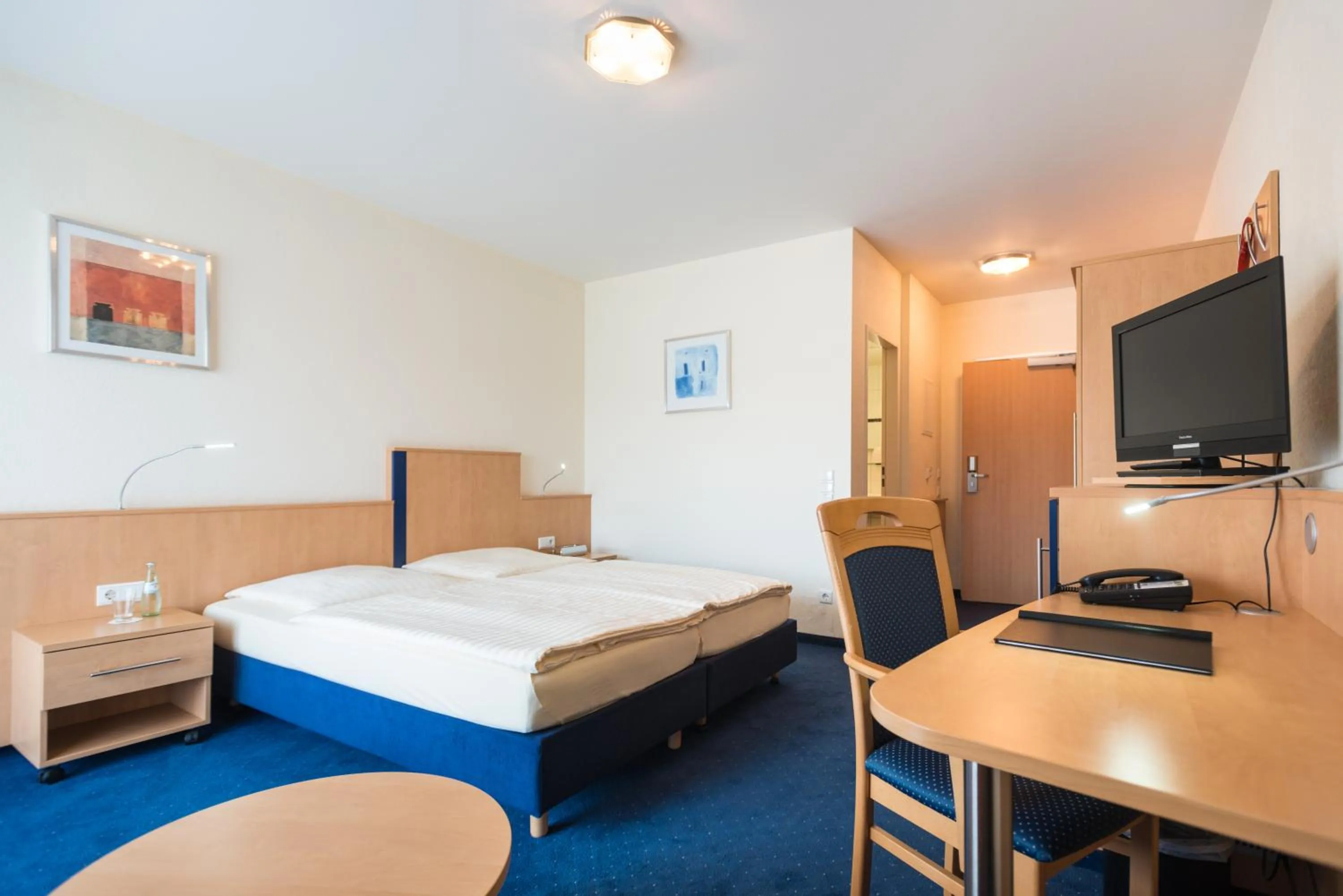 Bedroom, Bed in Rheinterrassen Hotel Café Restaurant