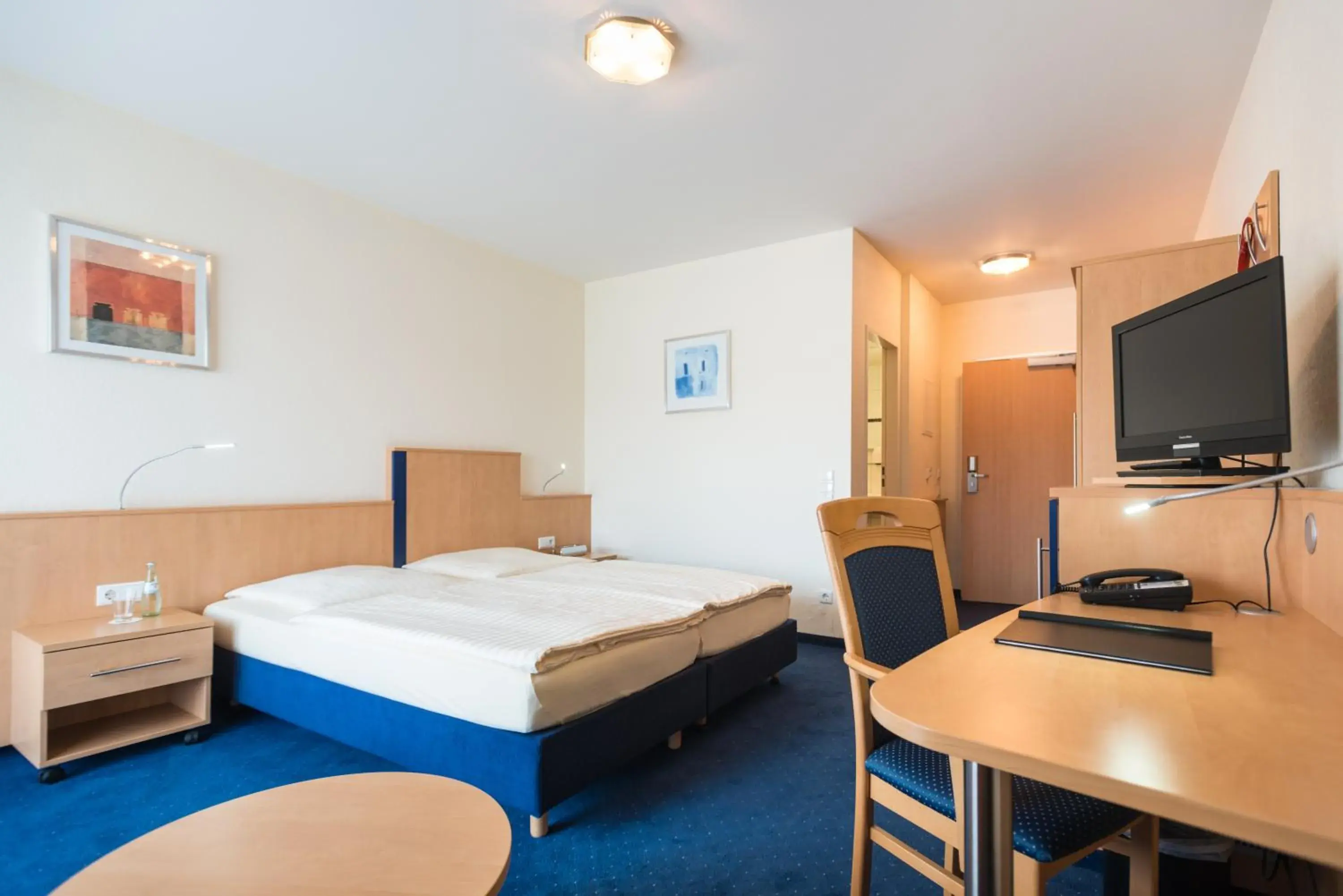 Single Room - Guest house in Rheinterrassen Hotel Café Restaurant Single Room - Guest house in Rheinterrassen Hotel Café Restaurant