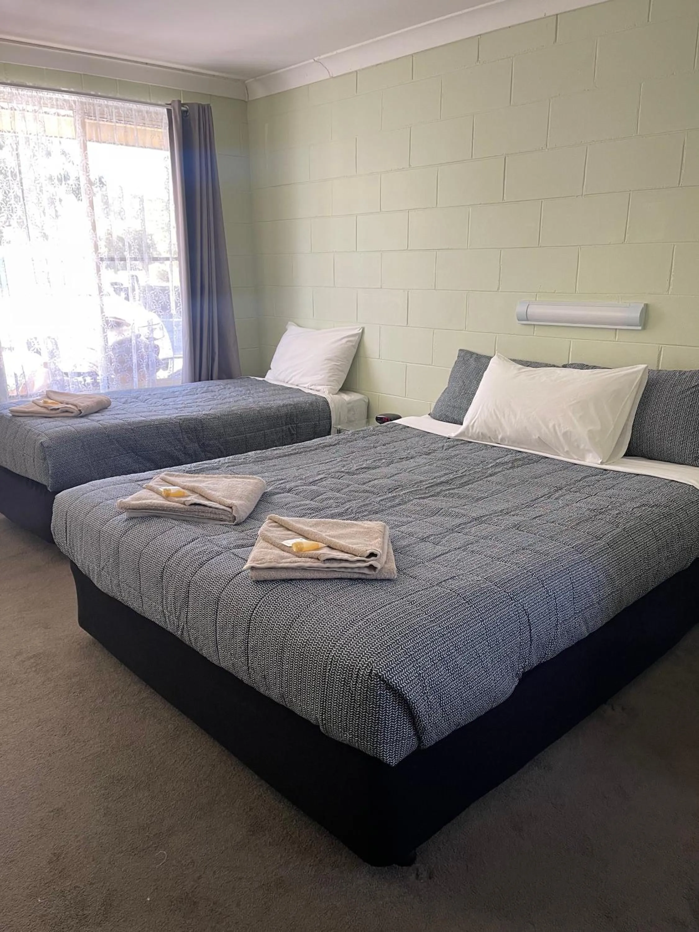 Bed in Bungalow Motel Gilgandra