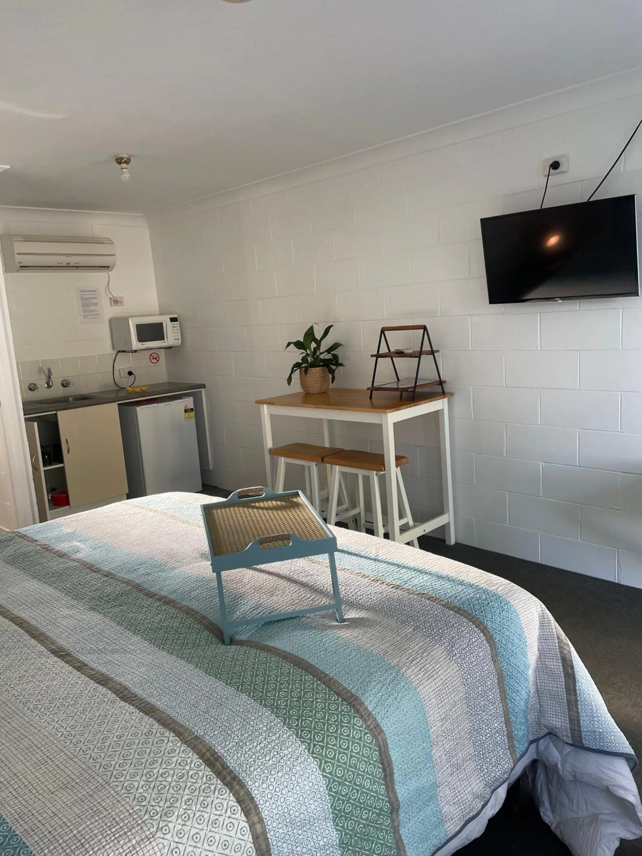 Bed in Bungalow Motel Gilgandra